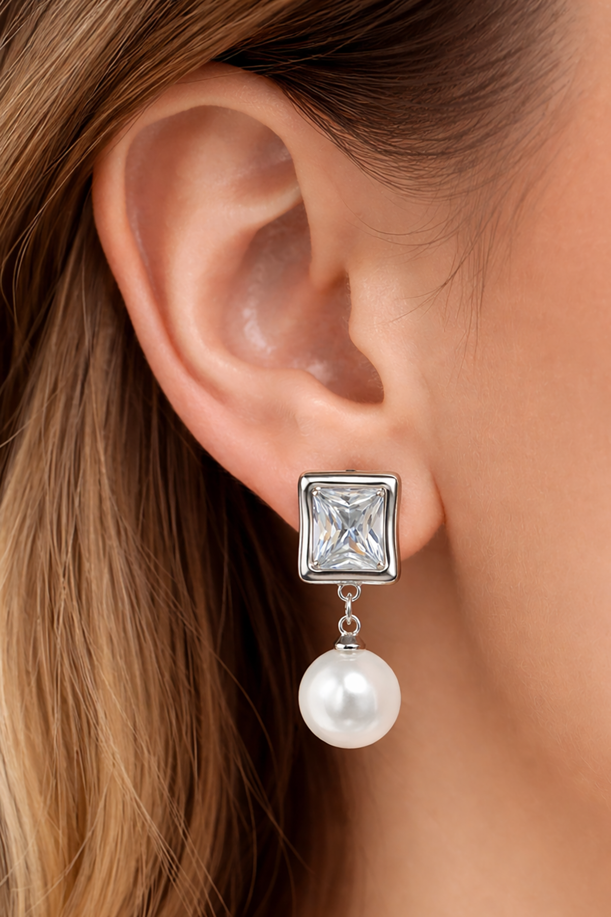 Gümüş Renk Taş Ve İnci Detaylı Küpe (Çift)