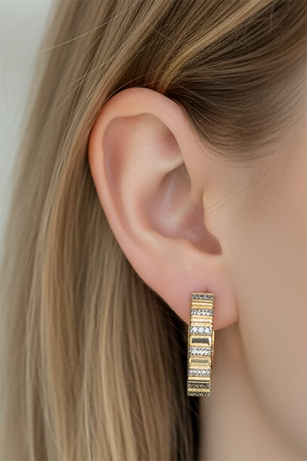 Altın Renk Taş Detaylı 14K Altın Kaplama TX Küpe (Çift)