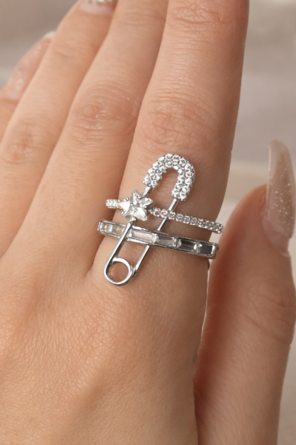 Gümüş Renk Kilitli İğne Figürlü Ayarlanabilir Yüzük