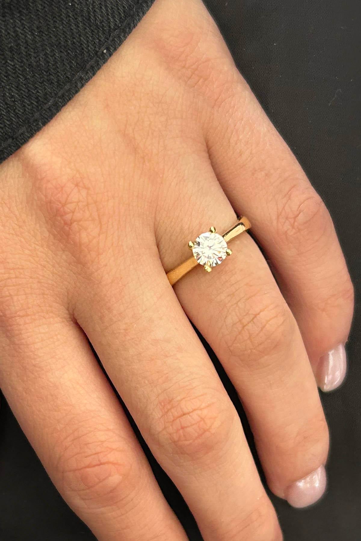 Altın Renk Ayarlanabilir Tektaş Yüzük