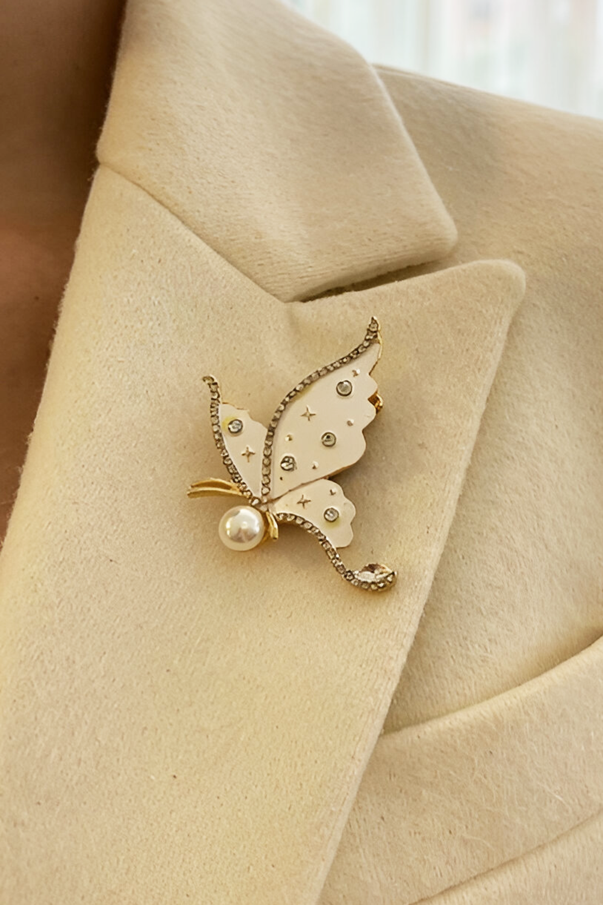 Kelebek Figürlü Taşlı Broş