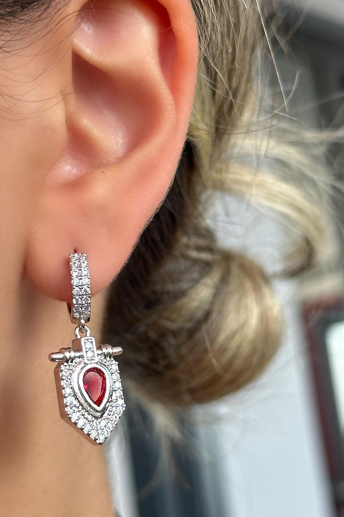 Gümüş Renk Taş Detaylı Küpe (Çift)