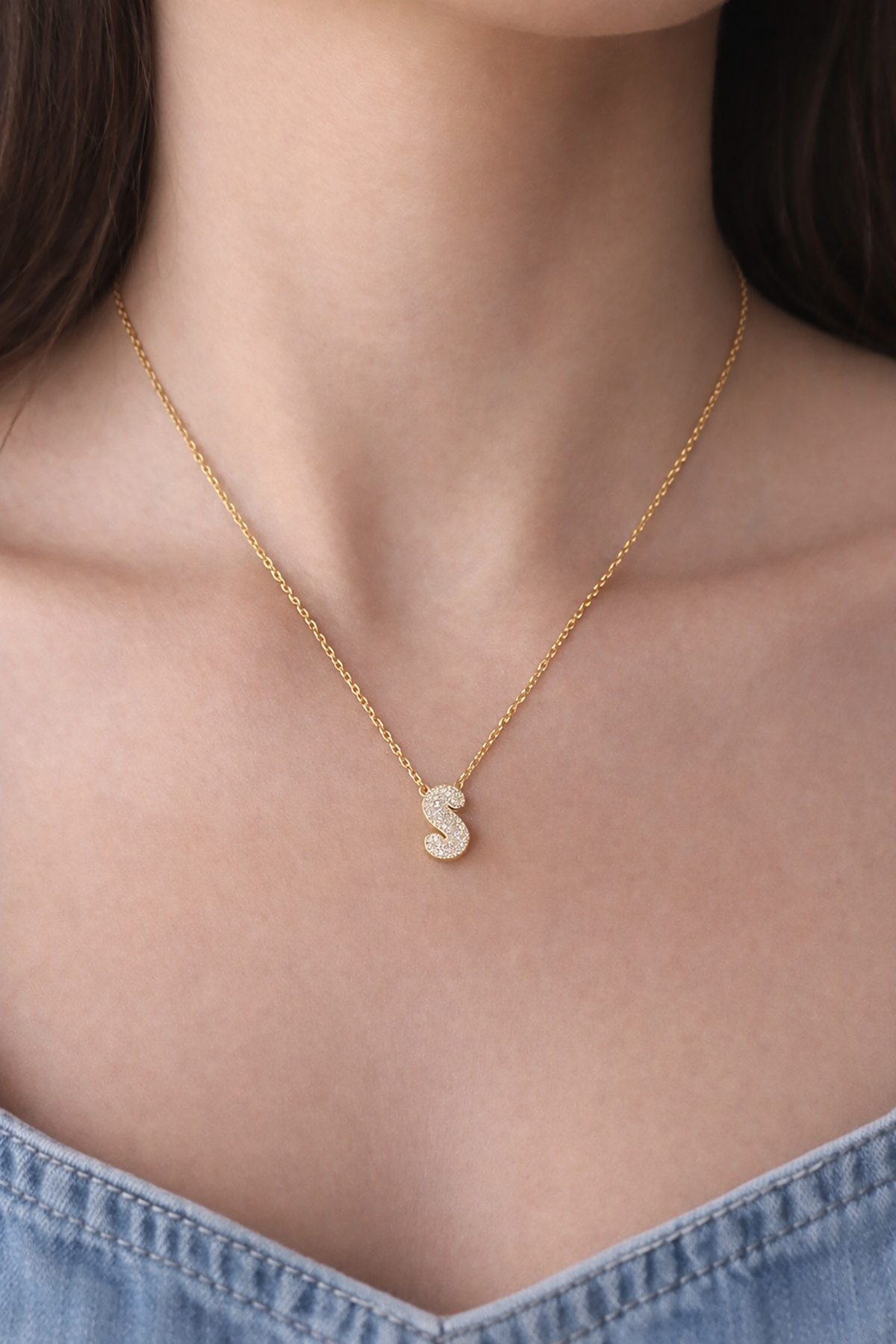 Altın Renk Taş Detaylı S Harfli Çelik Kolye