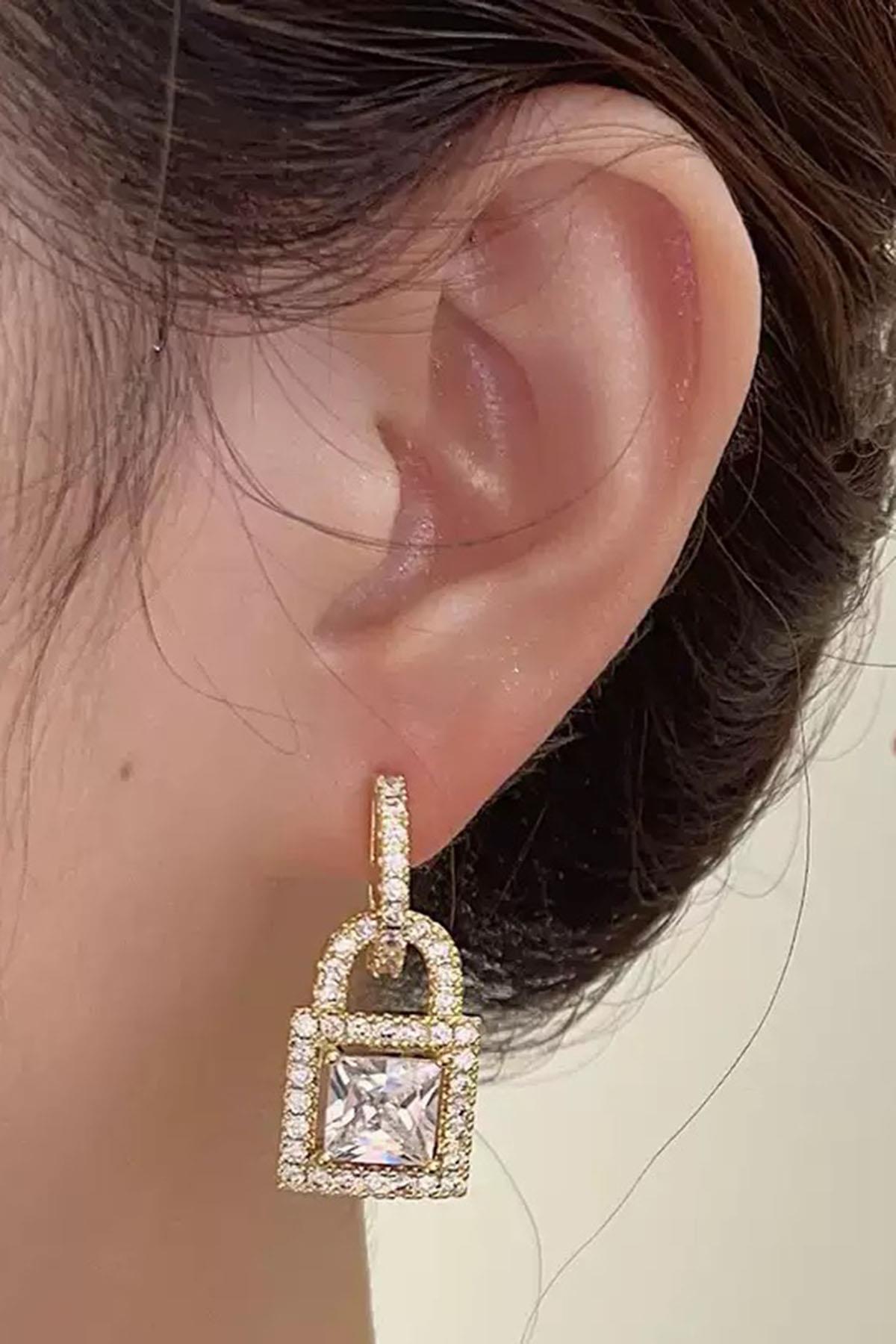 Altın Renk Taş Detaylı Küpe (Çift)