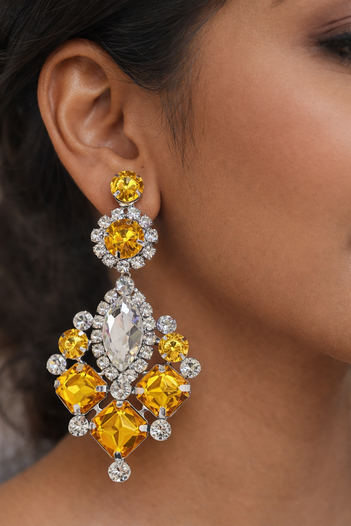 Gümüş Renk Taş Detaylı Tasarım Küpe(Çift)