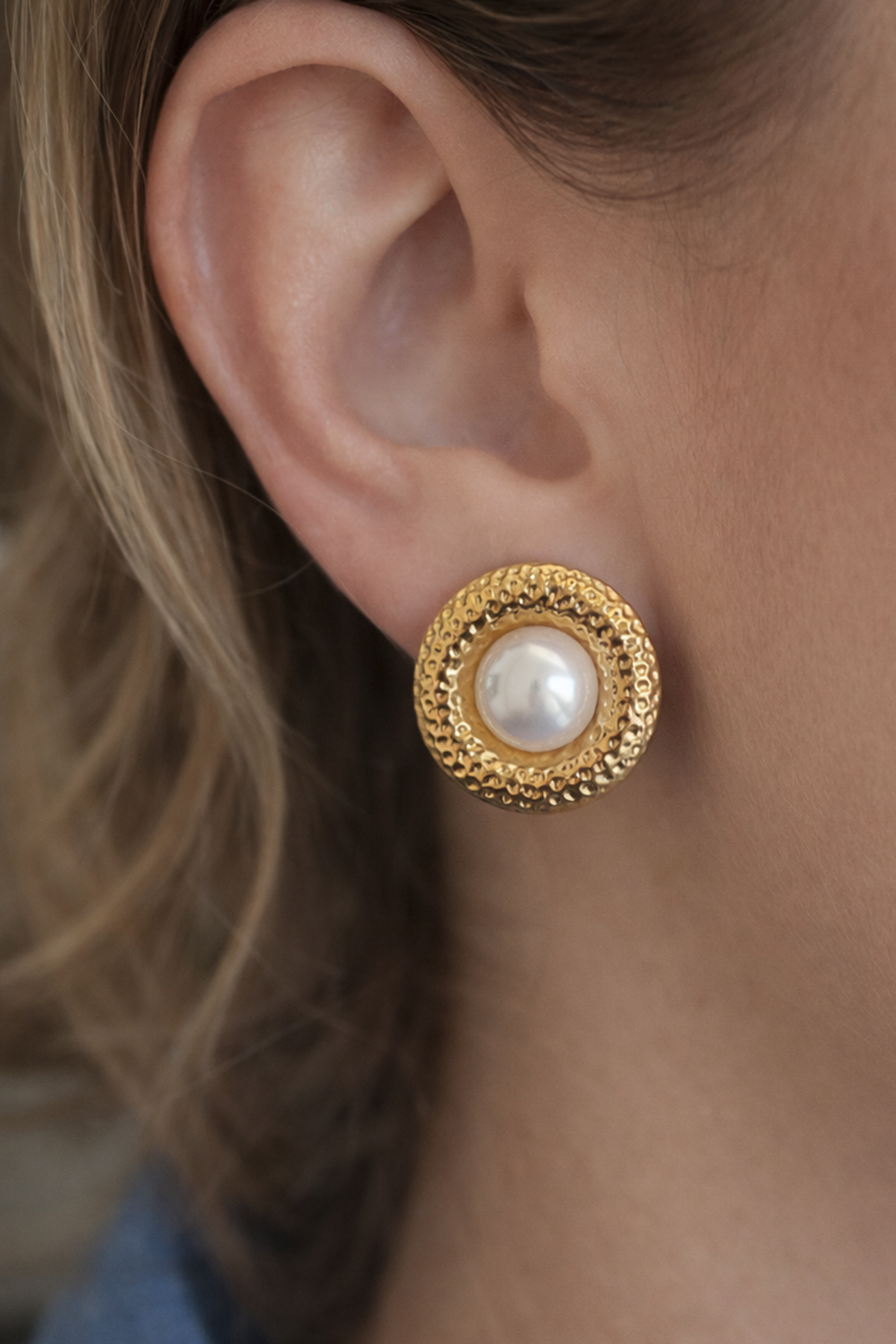 Altın Renk İnci Detaylı Çelik Küpe (Çift)