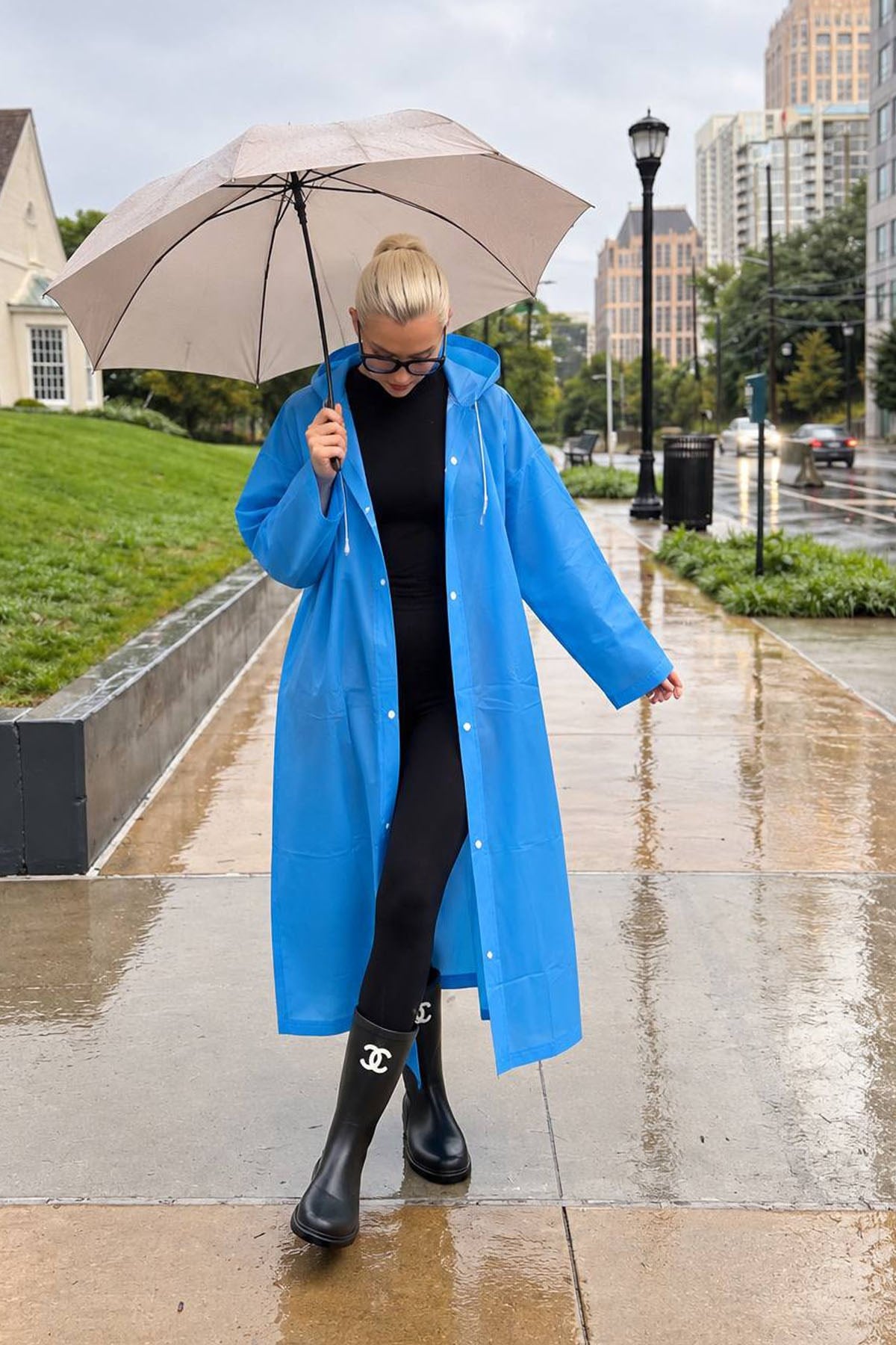 Mavi Renk Kapüşonlu Unisex Yetişkin Yağmurluk