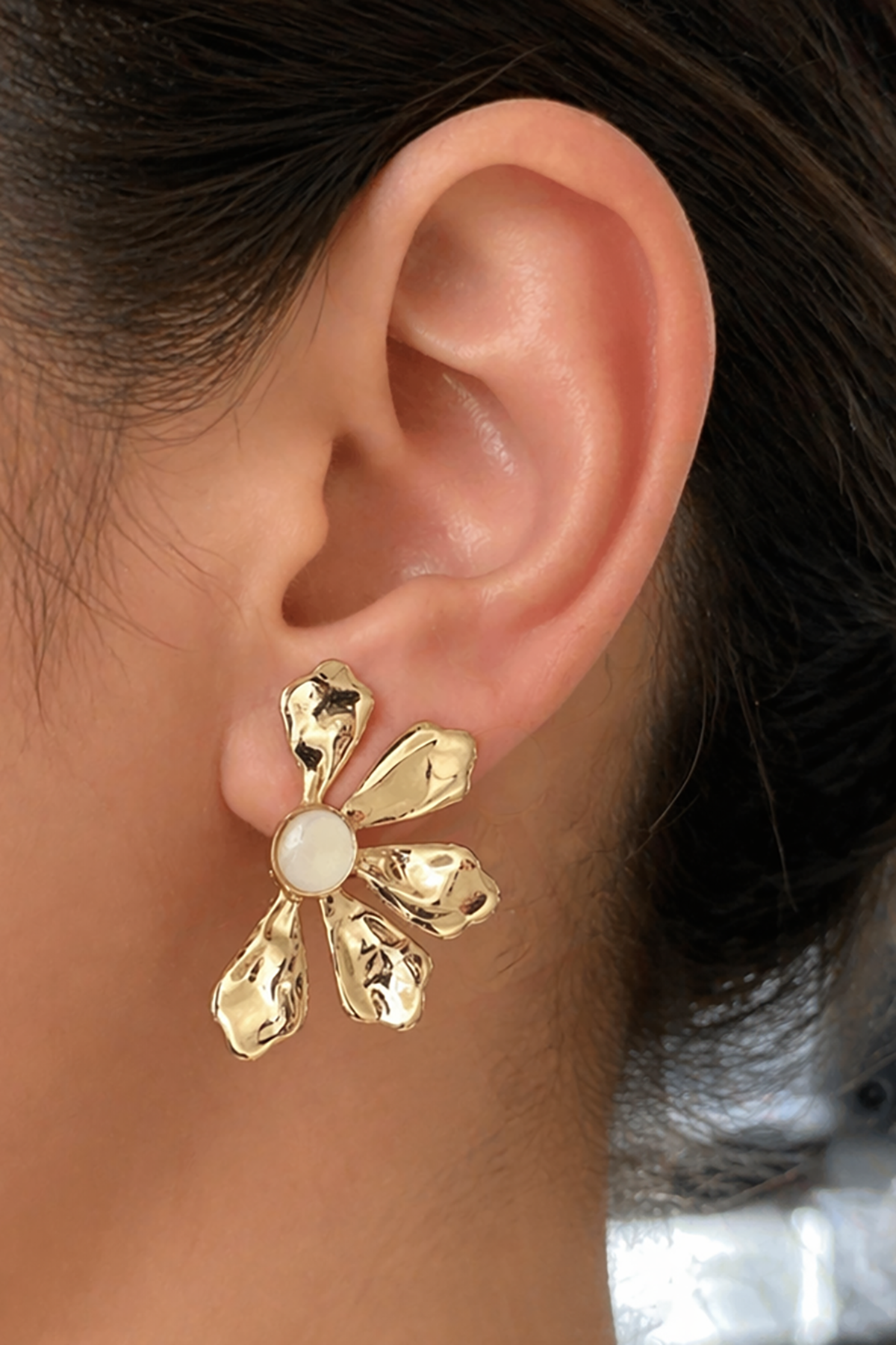 Altın Renk Çiçek Figürlü Küpe (Çift)