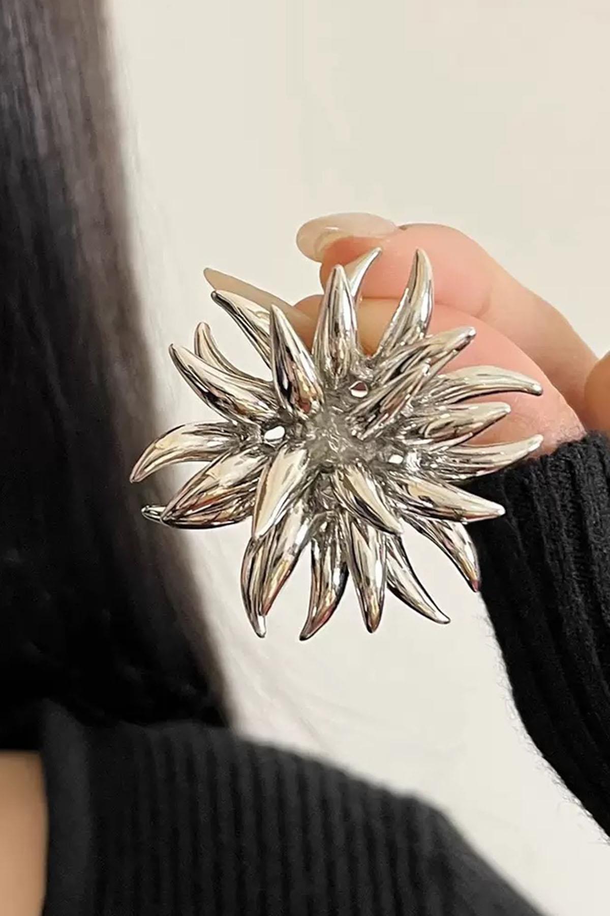 Gümüş Renk Çiçek Figürlü Küpe (Çift)