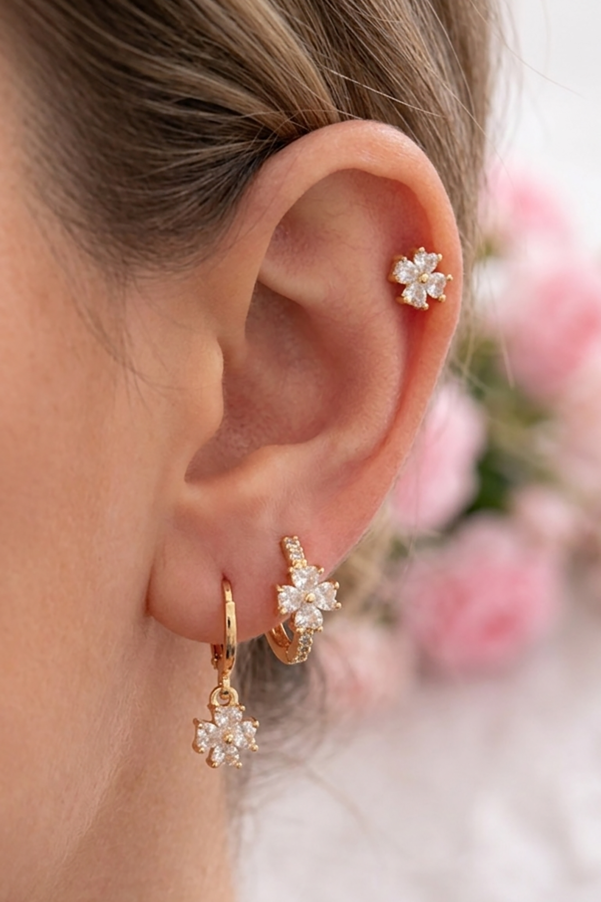 Altın Renk Çiçek Figürlü Taş Detaylı 3'lü YSX Küpe