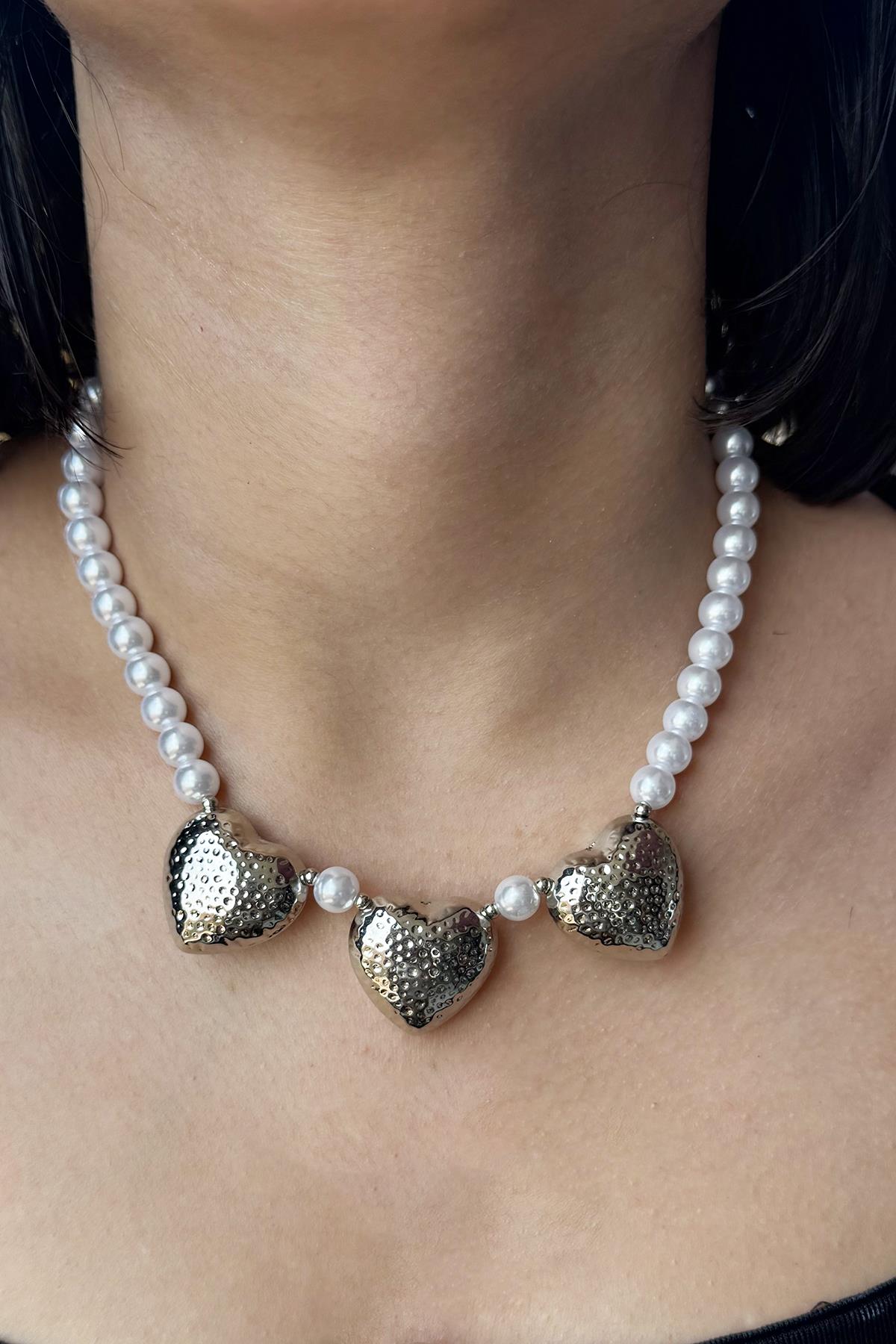 Gümüş Renk Kalp Fİgürlü İnci Detaylı YSX Kolye