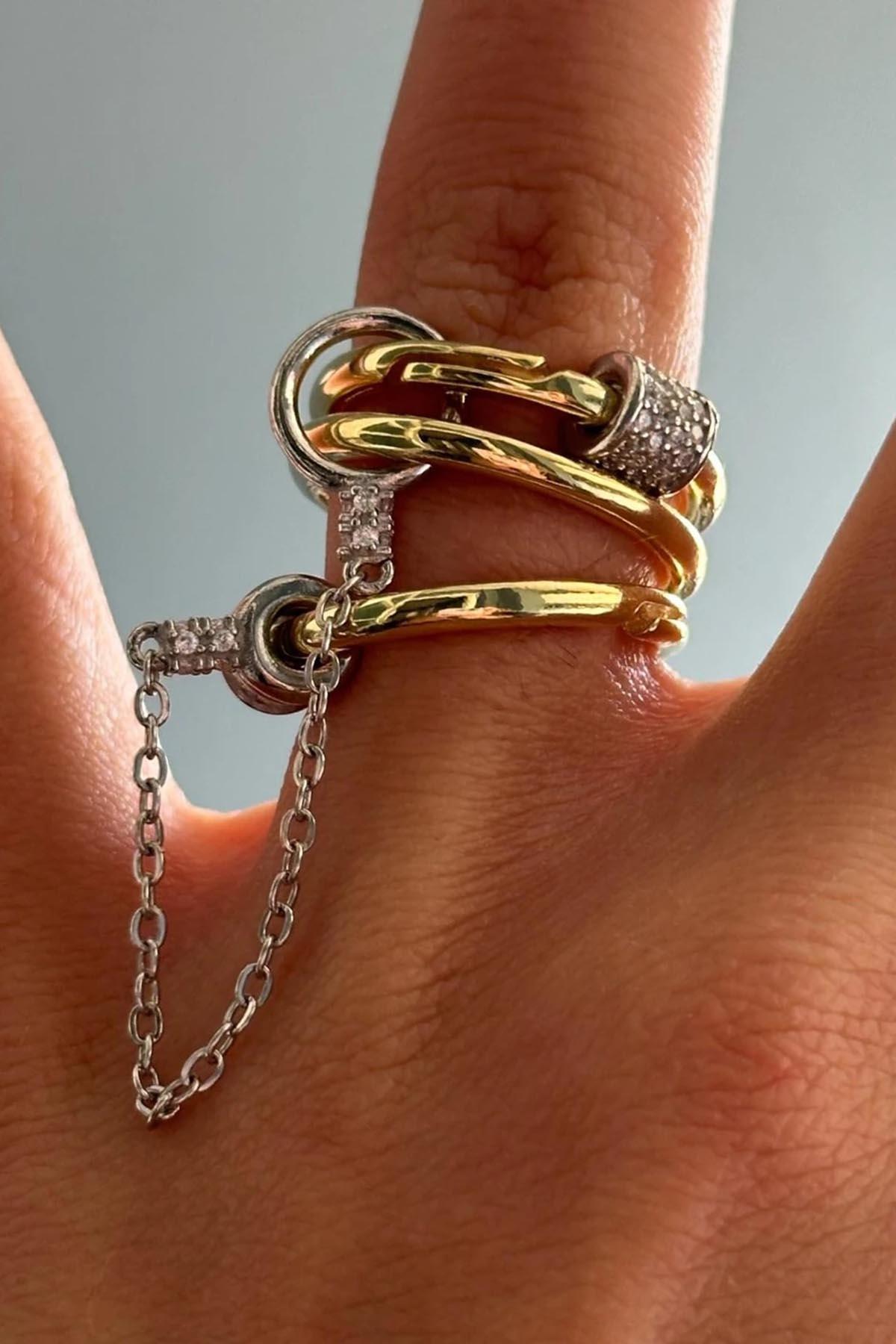 Altın Renk Taş Detaylı Üçlü Tasarım Yüzük