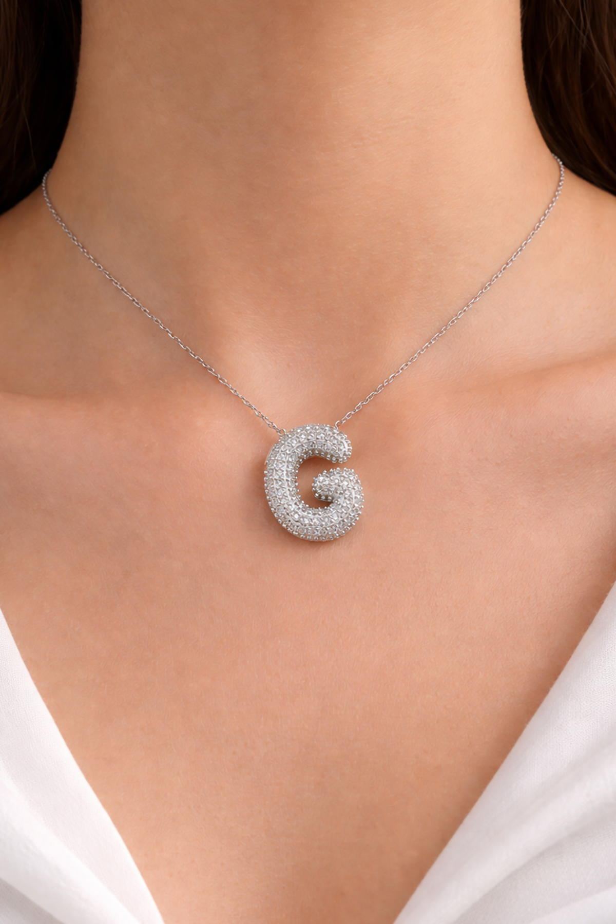 Gümüş Renk G Harf Taş Detaylı Çelik Kolye