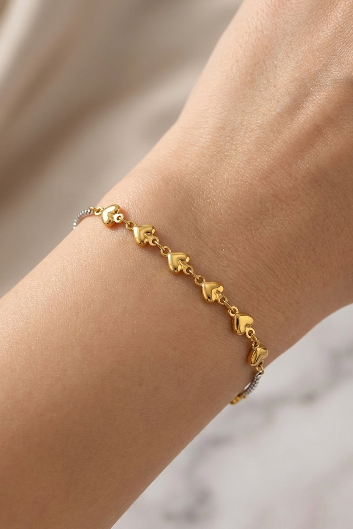 Gümüş Ve Altın Renk Kalp Figürlü Çelik Bileklik