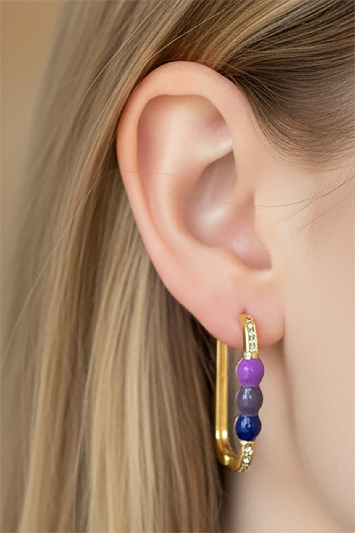 Altın Renk Taş Detaylı Küpe (Çift)