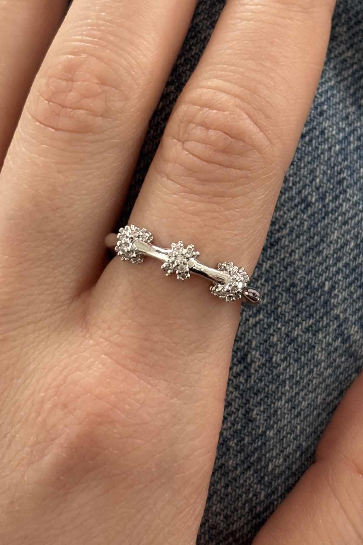 Gümüş Renk Taş Detaylı Ayarlanabilir Yüzük