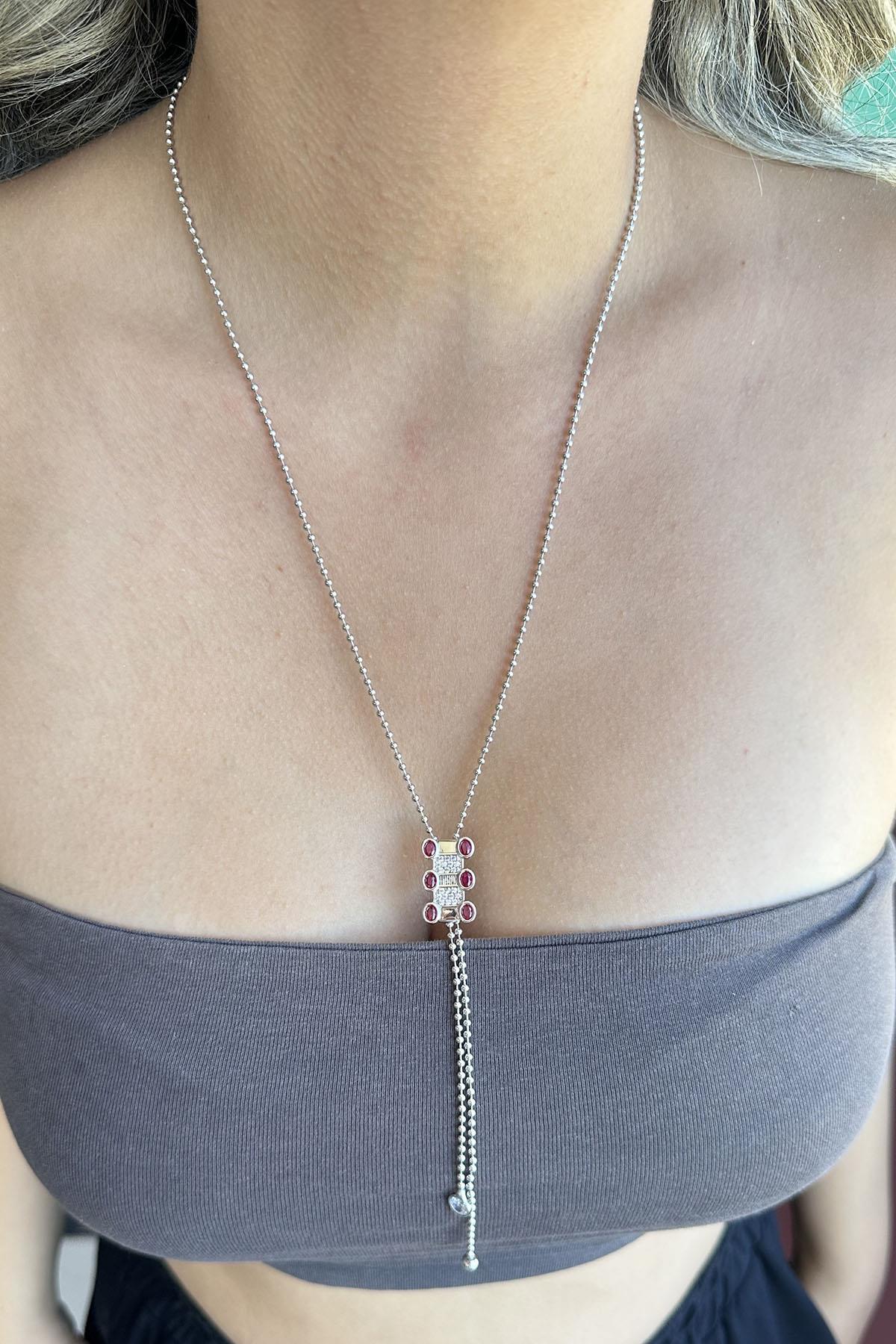 Gümüş Renk Taş Detaylı Kolye