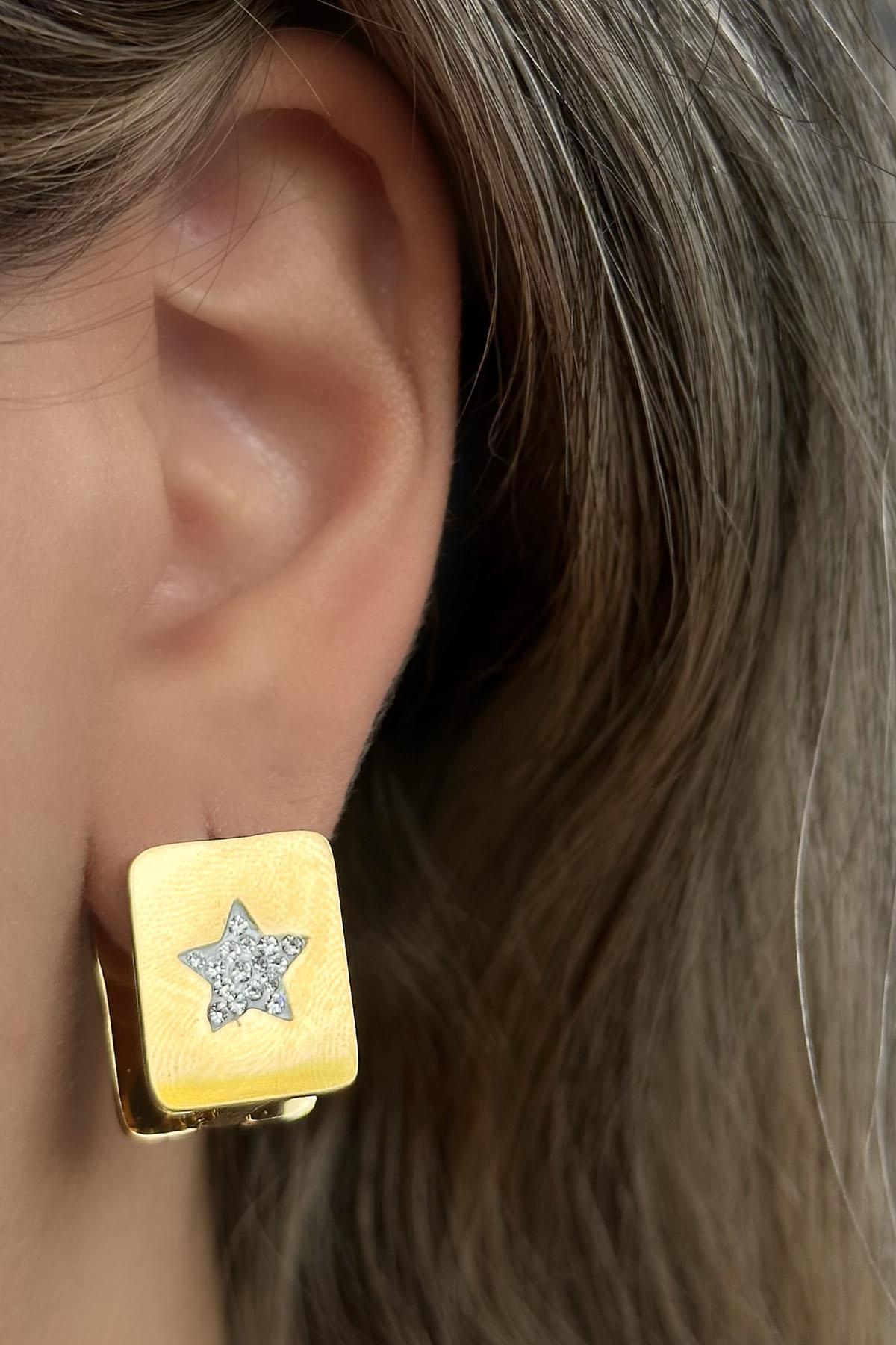 Altın Renk Yıldız Figürlü Çelik Küpe (Çift)