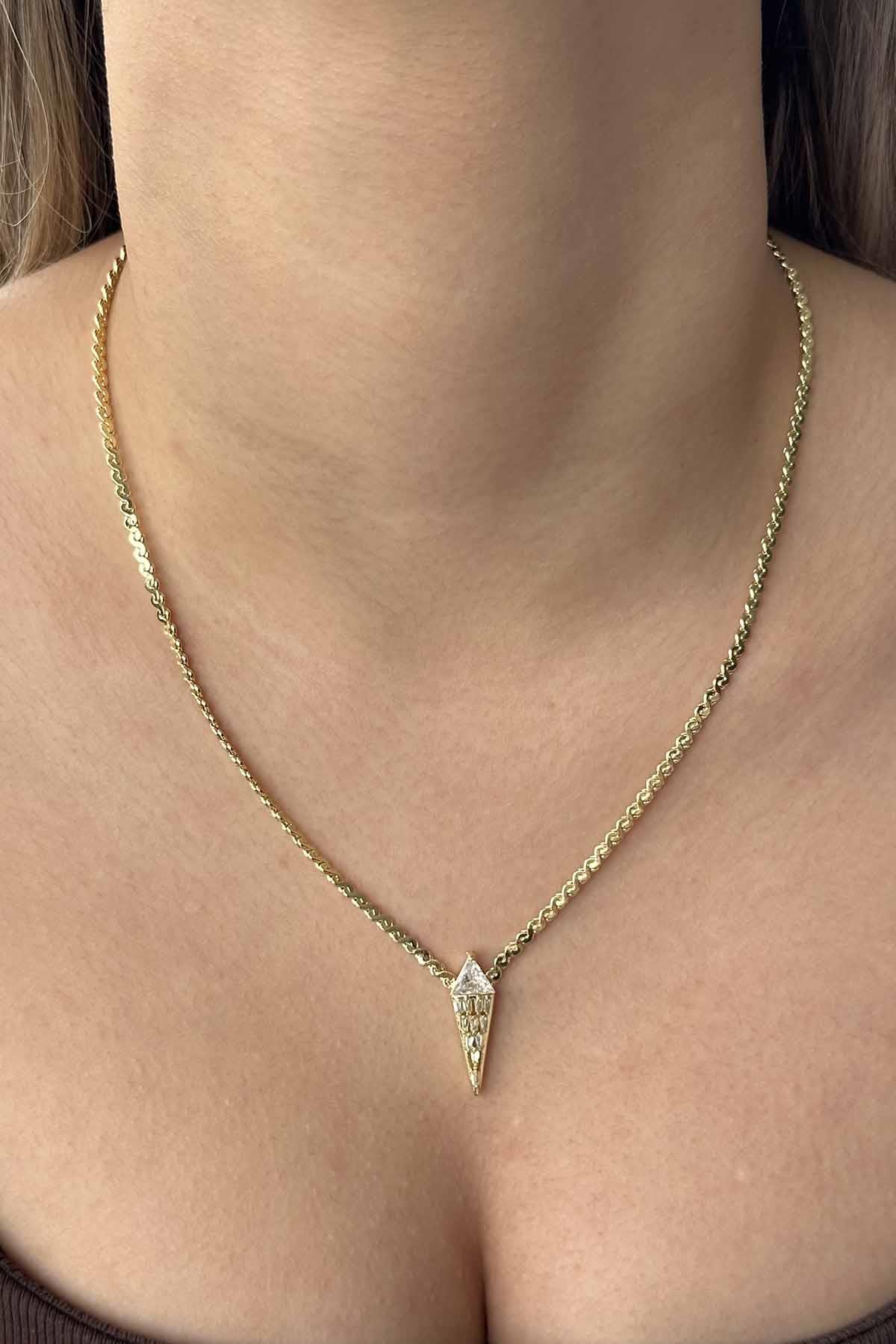 Altın Renk Taş Detaylı 14K Altın Kaplama Vip Kolye