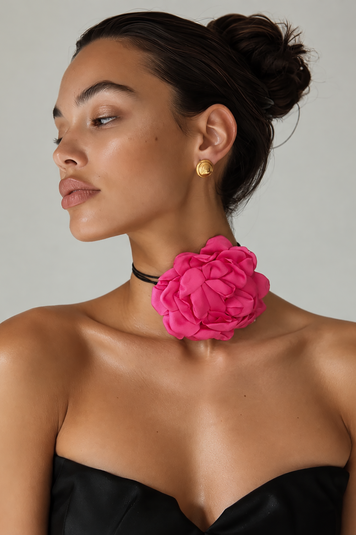 Pembe Renk Gül Detaylı İpli Choker Kolye