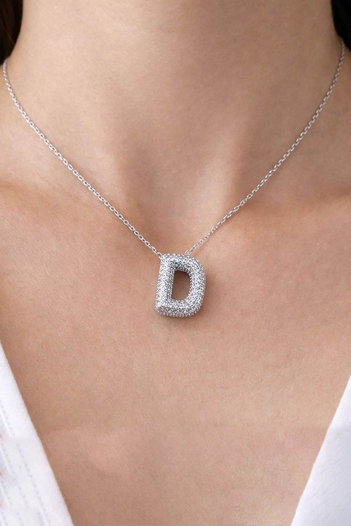 Gümüş Renk D Harf Taş Detaylı Çelik Kolye