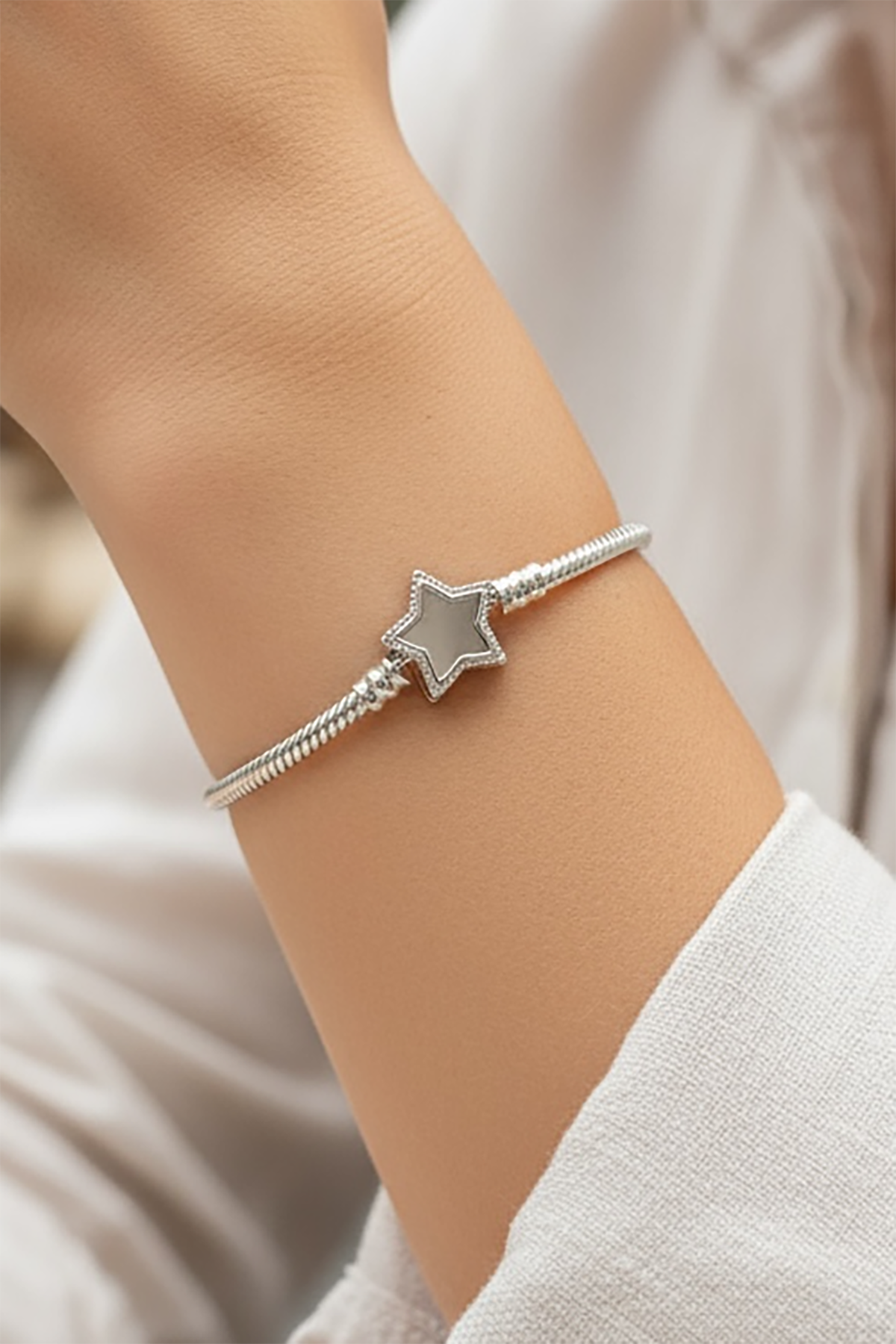 Gümüş Renk Yıldız Figürlü Bileklik