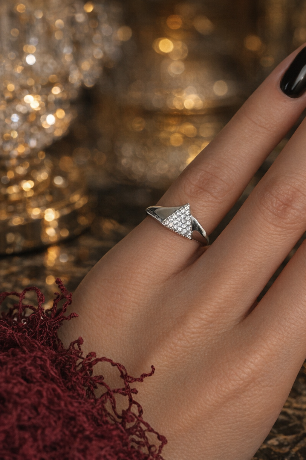 Gümüş Renk Üçgen Figürlü Taşlı Serçe Parmak Yüzük