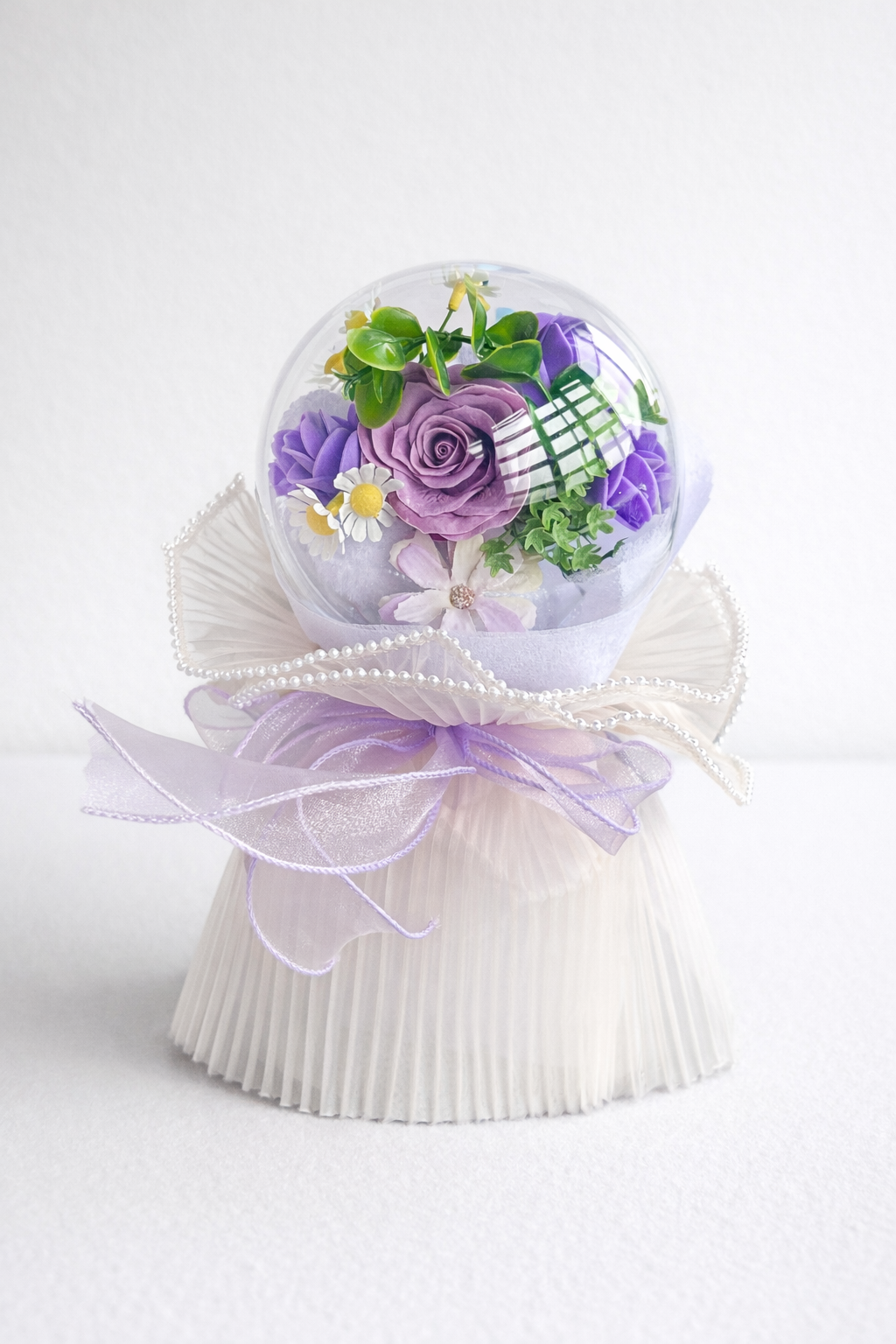 Lila Renk Çiçek Aranjman Küresi