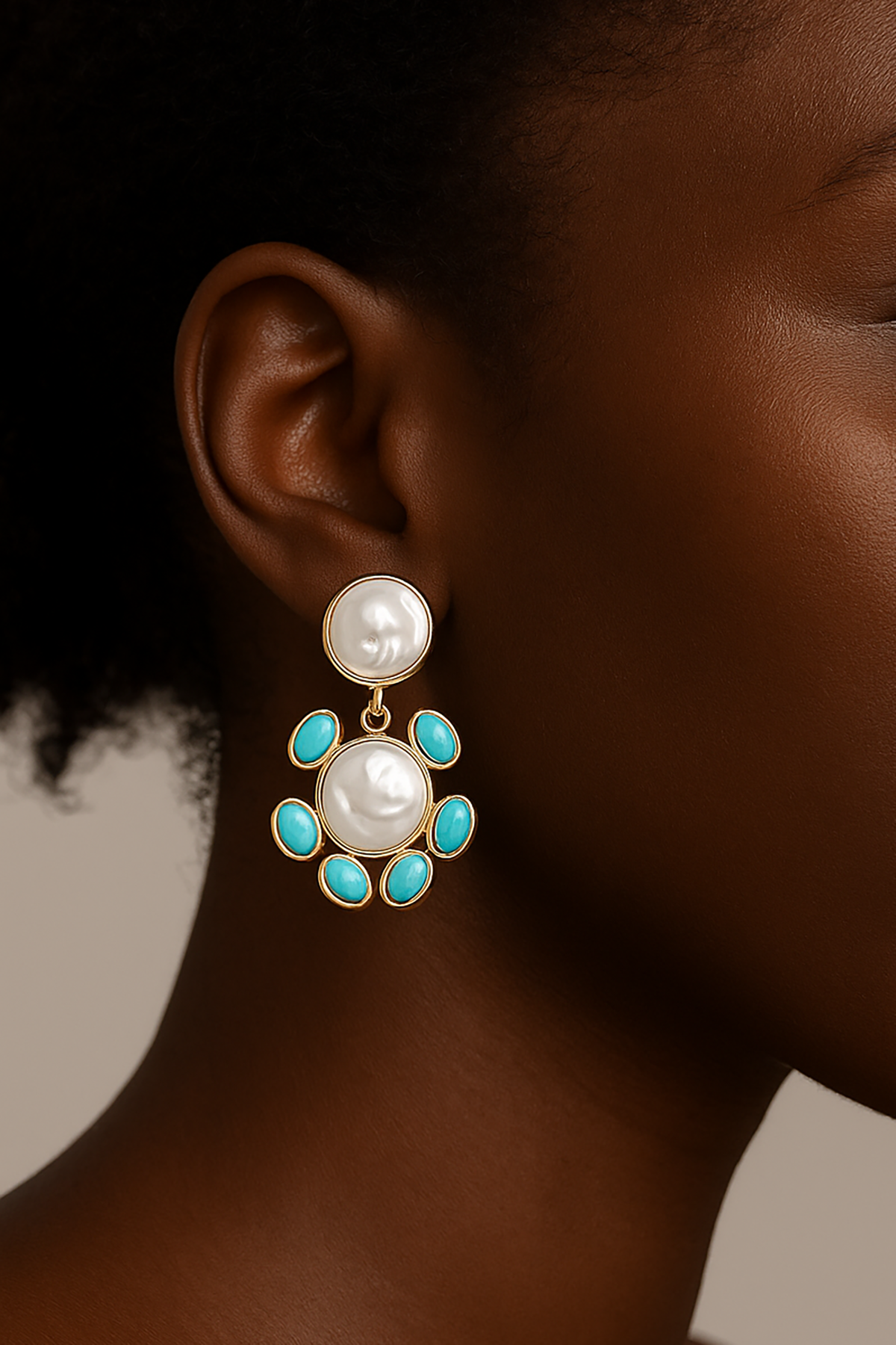 Altın Renk İnci Detaylı Tasarım Küpe (Çift)