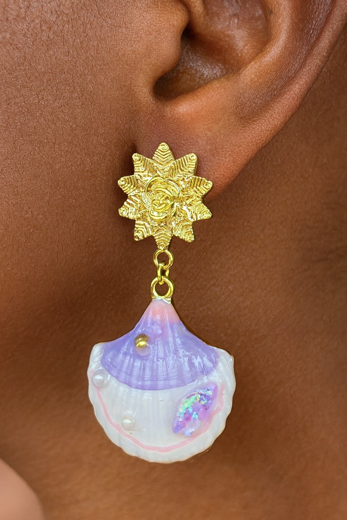 Altın Ve Lila Renk Deniz Kabuğu Figürlü  Küpe (Çift)