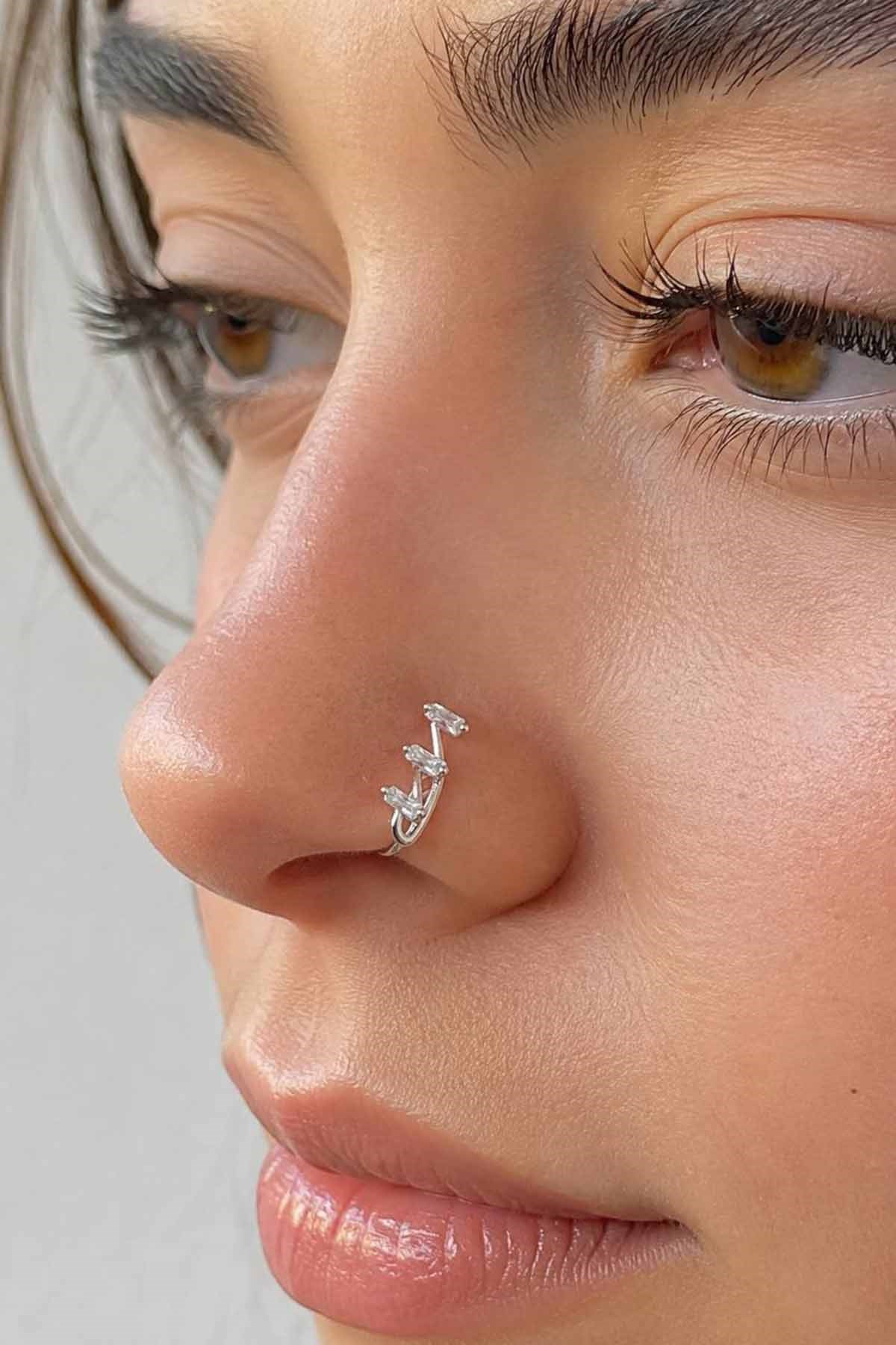 Gümüş Renk Taş Detaylı Cerrahi Çelik  Deliksiz Kulak/Burun Piercing 