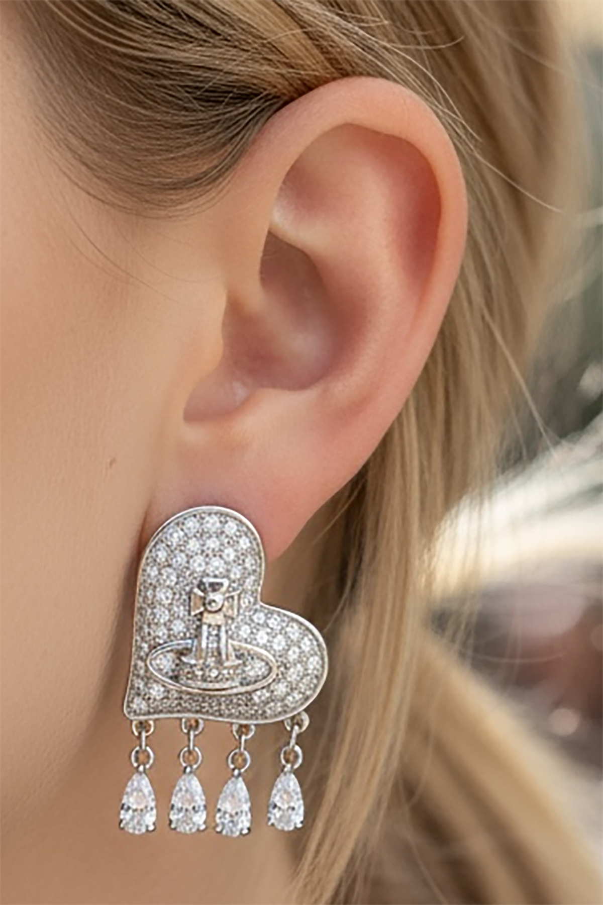 Gümüş Renk Kalp Figürlü Taş Detaylı Küpe (Çift)