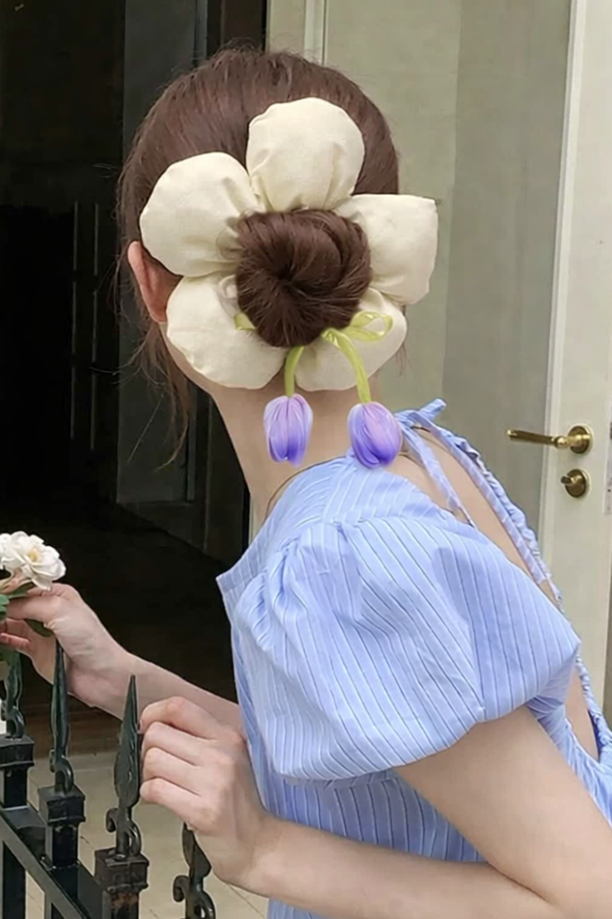 Krem Renk Çiçek Figürlü Sallantılı Simit Toka