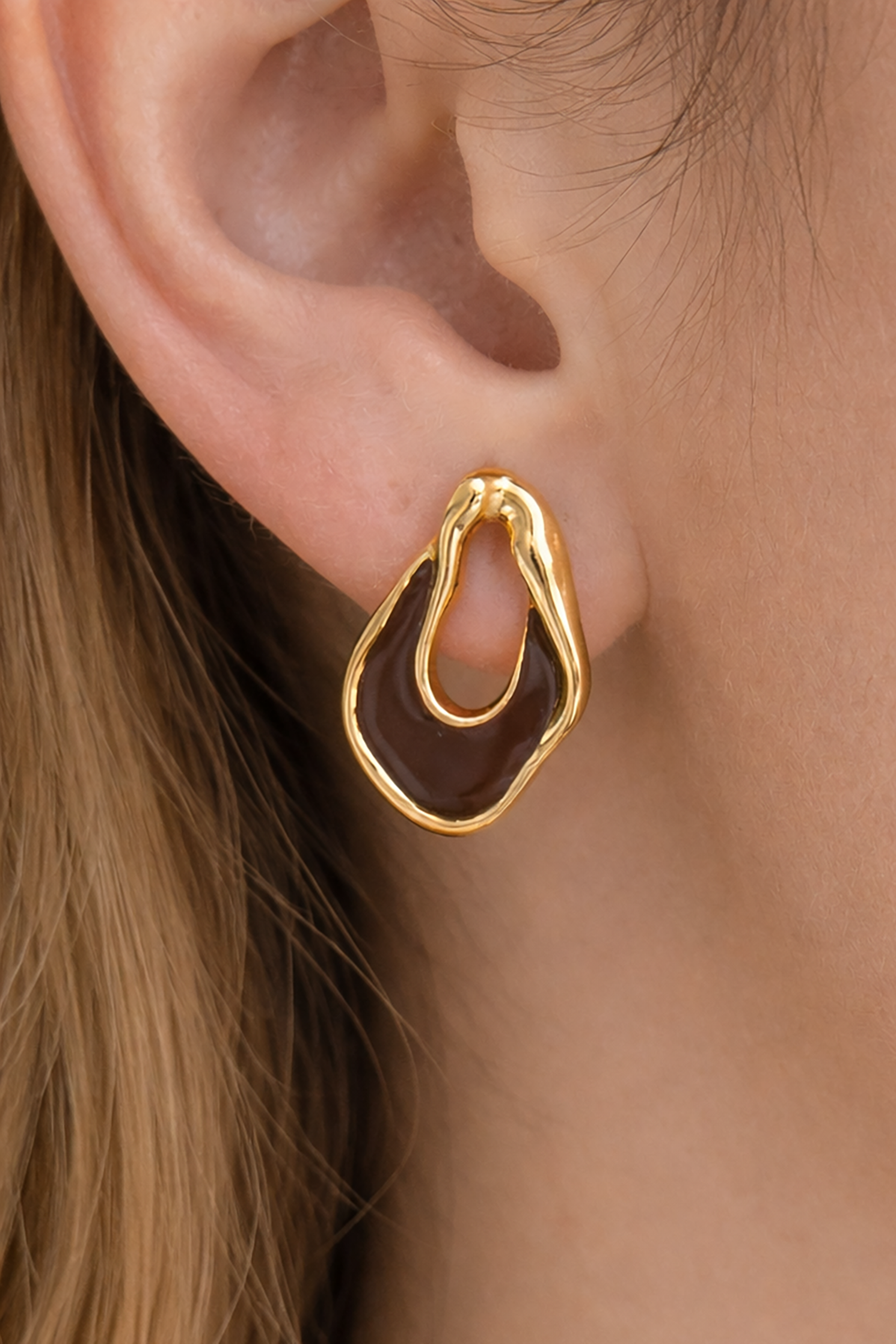 Altın Renk Kahverengi Taş Detaylı Küpe (Çift)