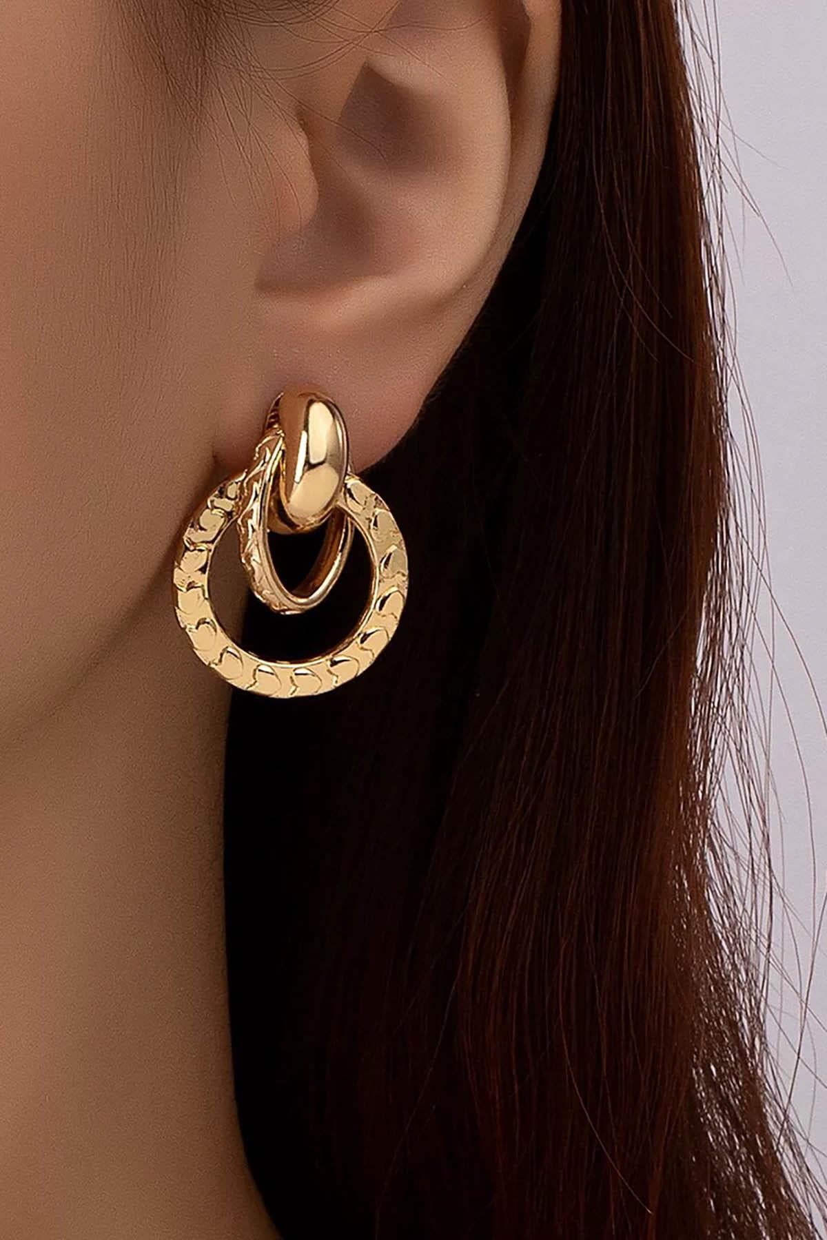 Altın Renk Halka Detaylı Küpe (Çift)