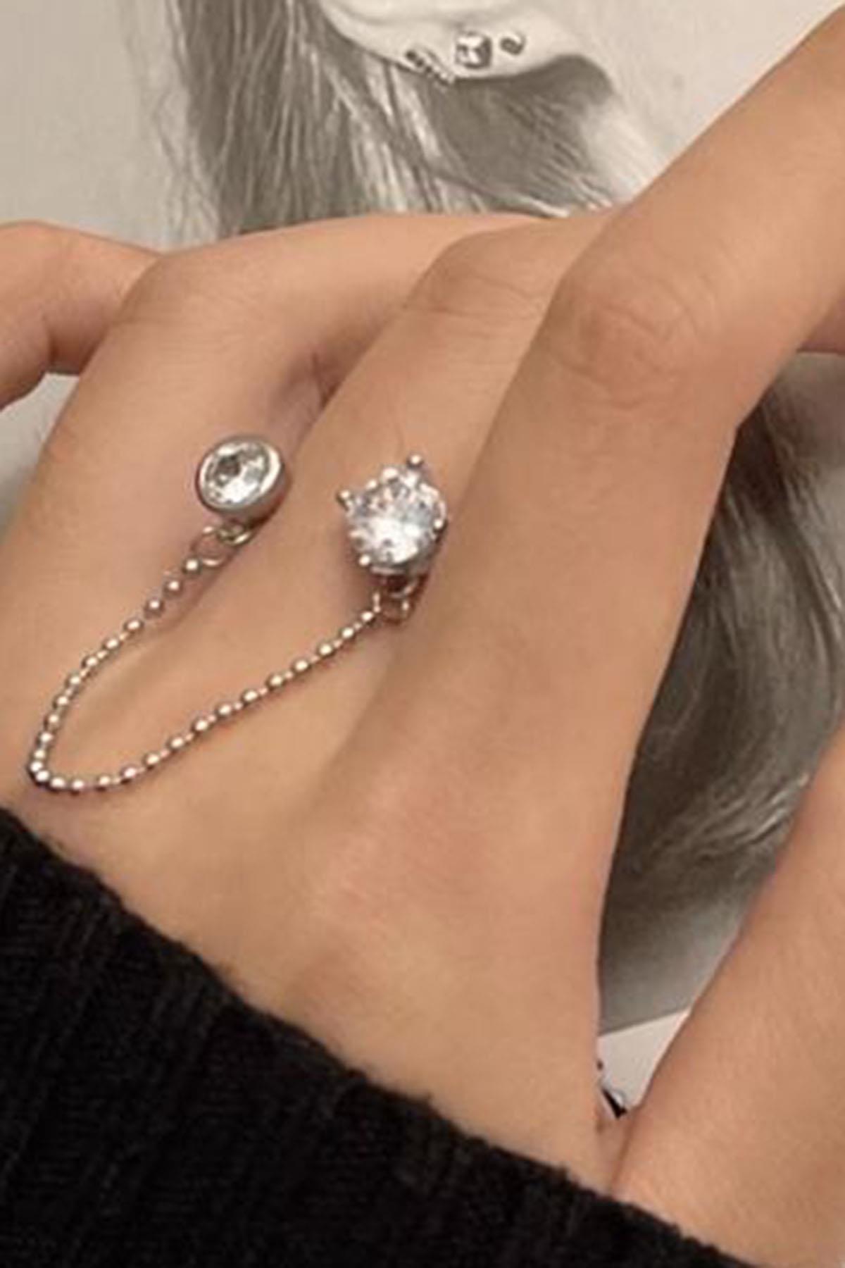 Gümüş Renk Tasarım Yüzük