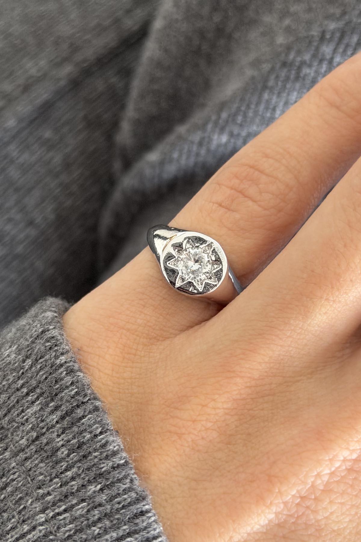 Gümüş Renk Kuzey Yıldızı Figürlü Serçe Parmak Yüzük (Ayarlanabilir)