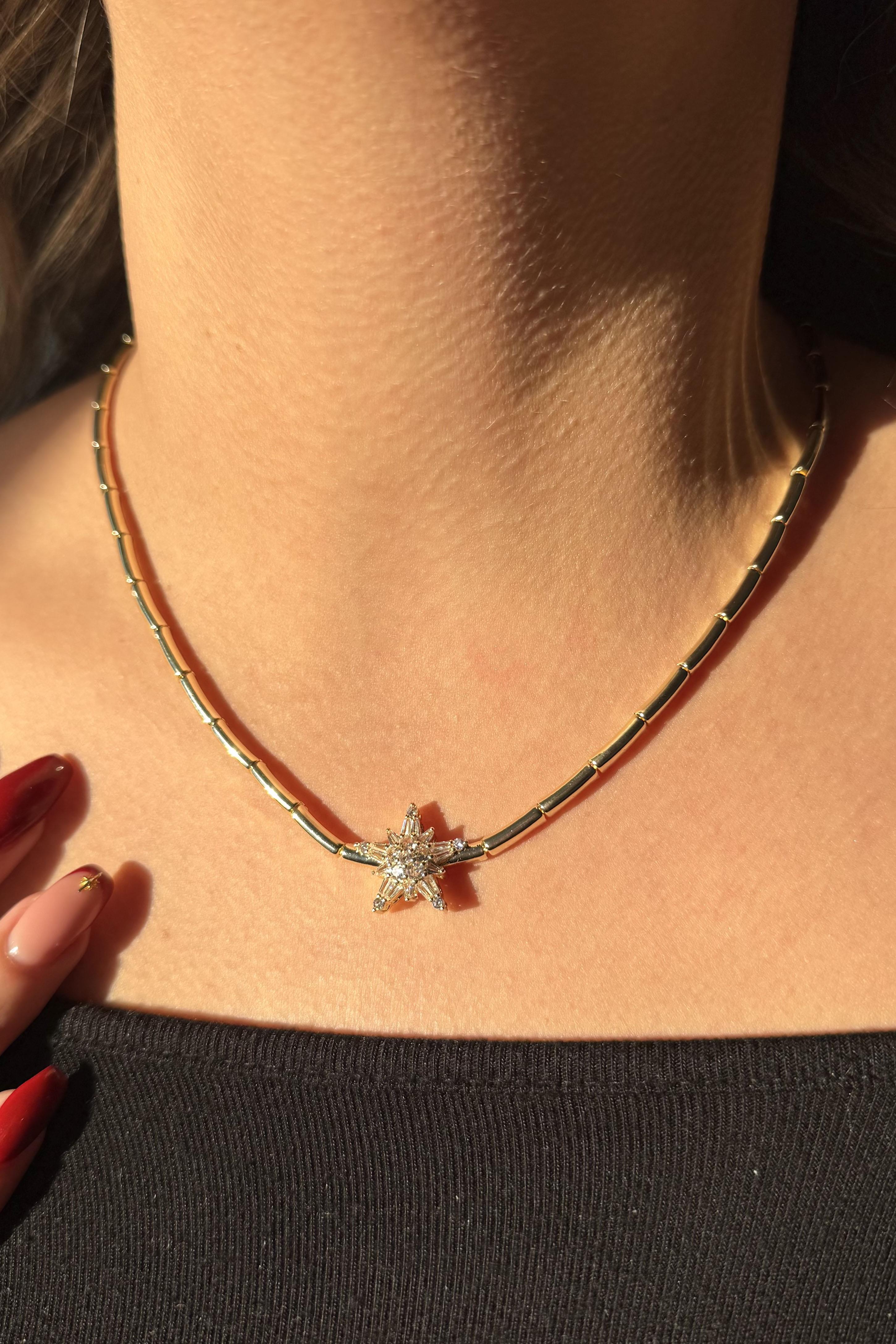 Altın Renk Yıldız Figürlü Taş Detaylı Altın Kaplama VİP Kolye