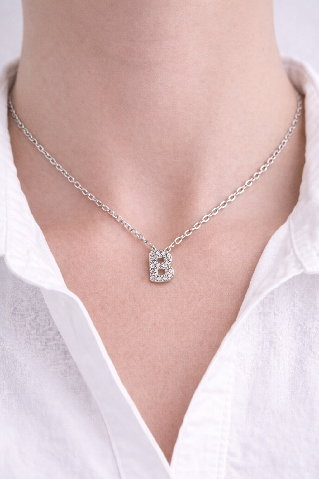 Gümüş Renk Taş Detaylı B Harfli Mini Çelik Kolye