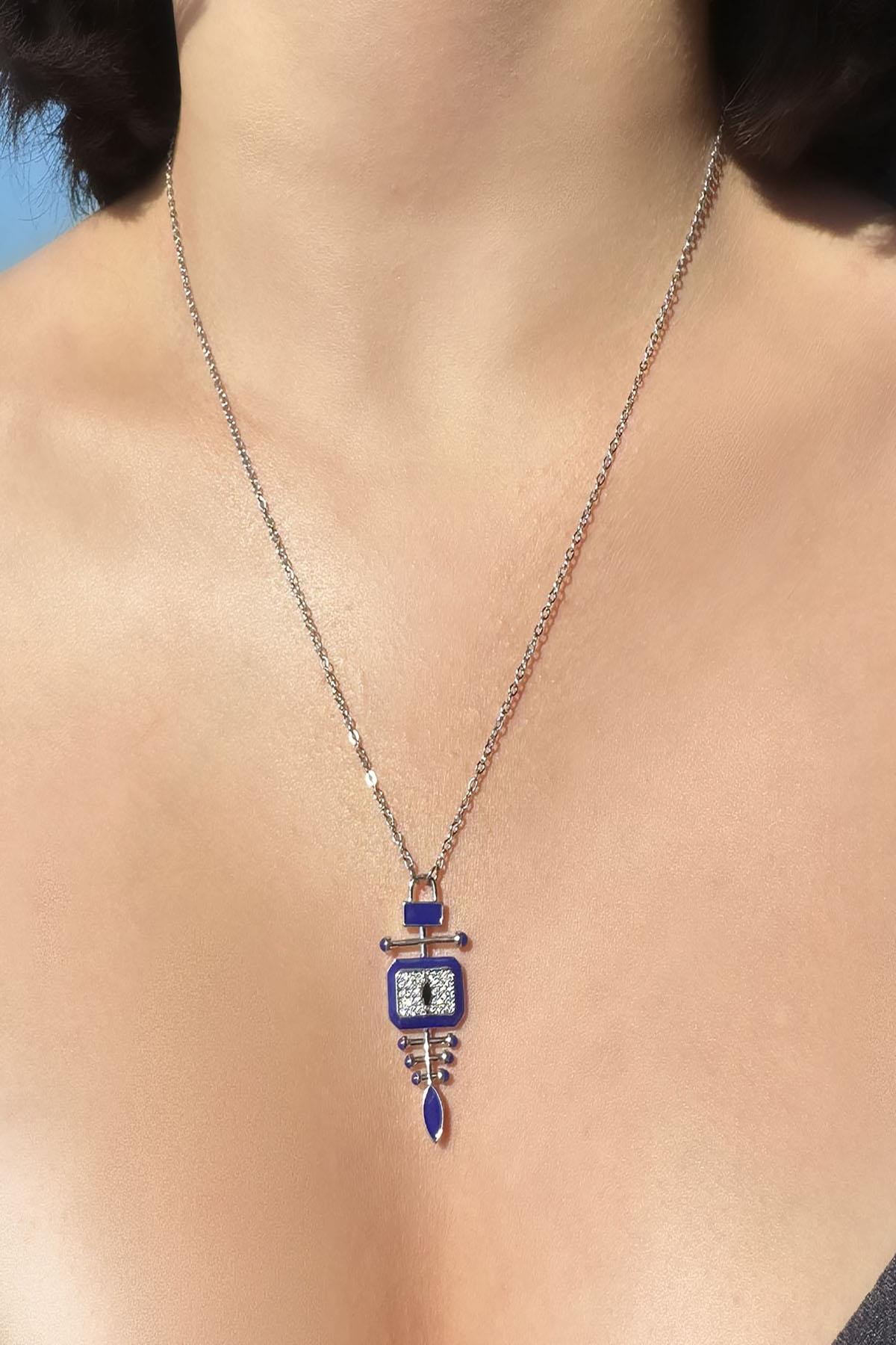 Gümüş Renk Taş Detaylı Çelik Kolye