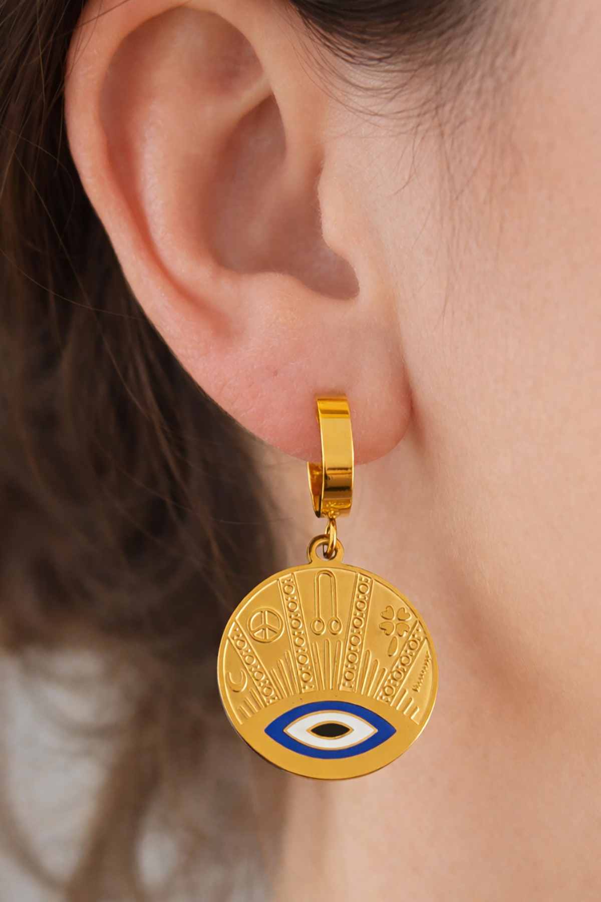 Altın Renk Kalp Detaylı Çelik Küpe (Çift)