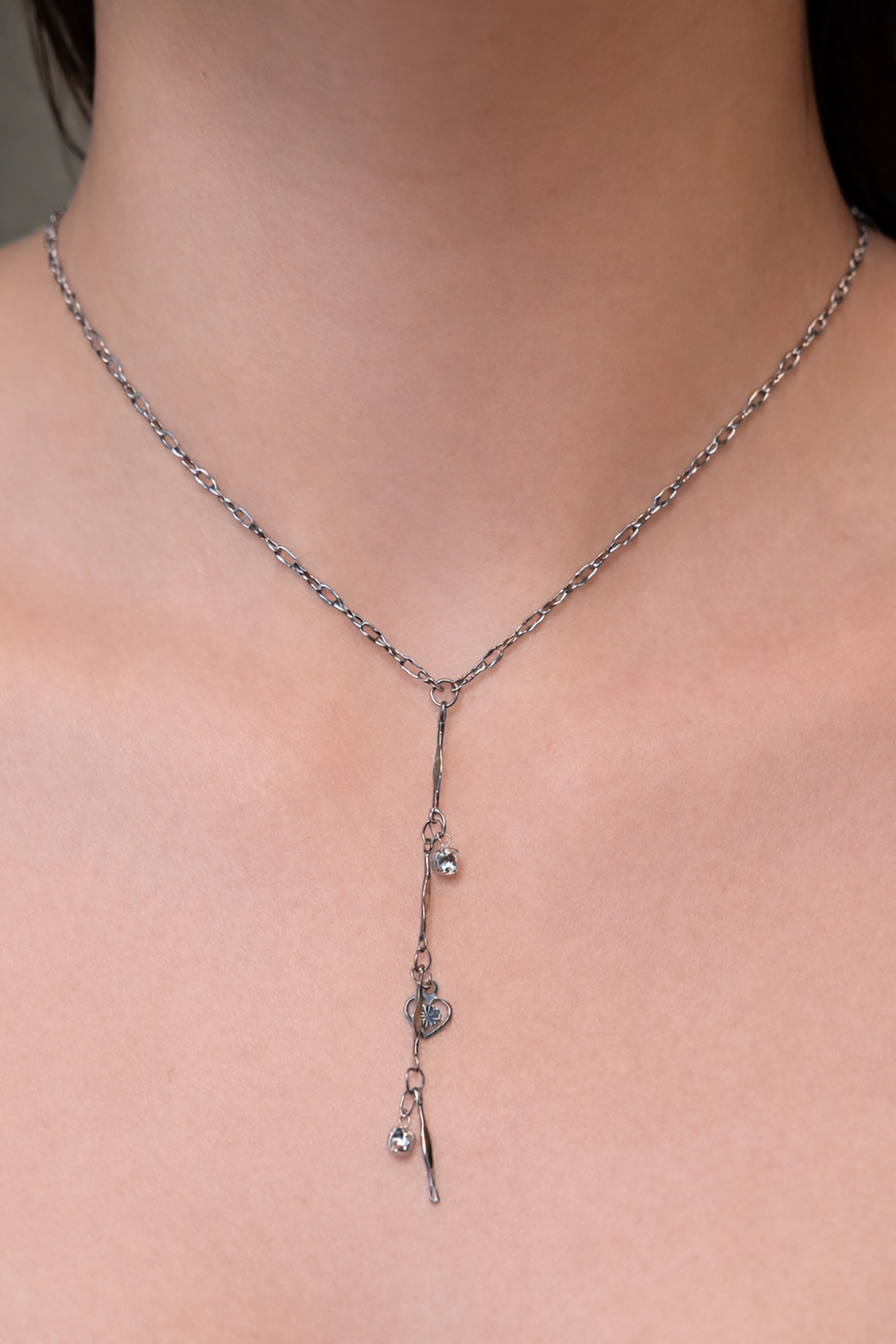 Gümüş Renk Kalp Figürlü Çelik Y Kolye