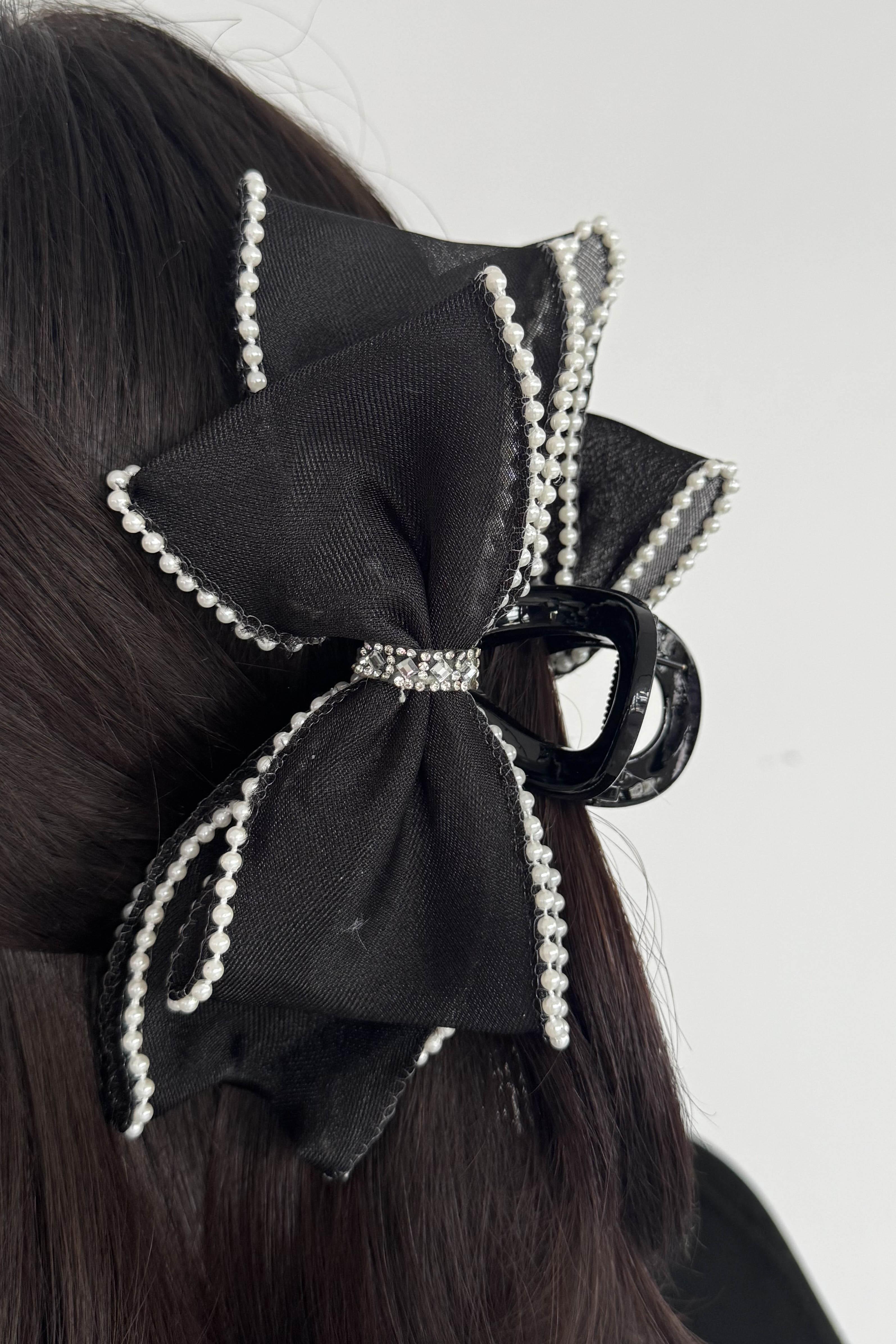 Siyah Renk Kurdele Figürlü İnci Detaylı Mandal Toka