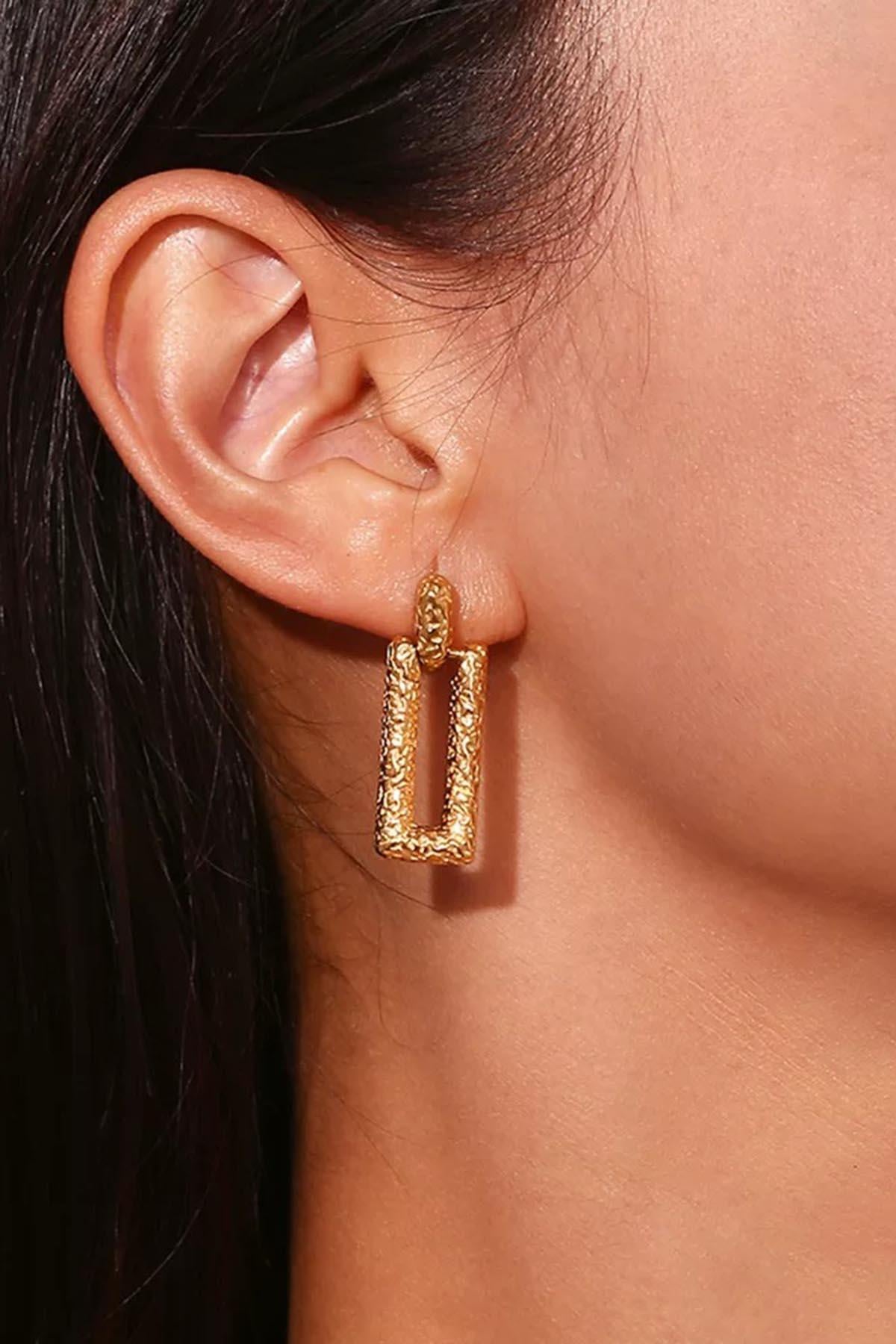 Altın Renk Sallantılı Çelik Küpe (Çift)