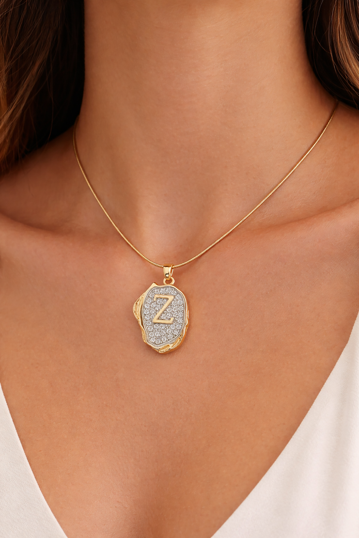 Altın Renk Z Harf Taş Detaylı Çelik Kolye