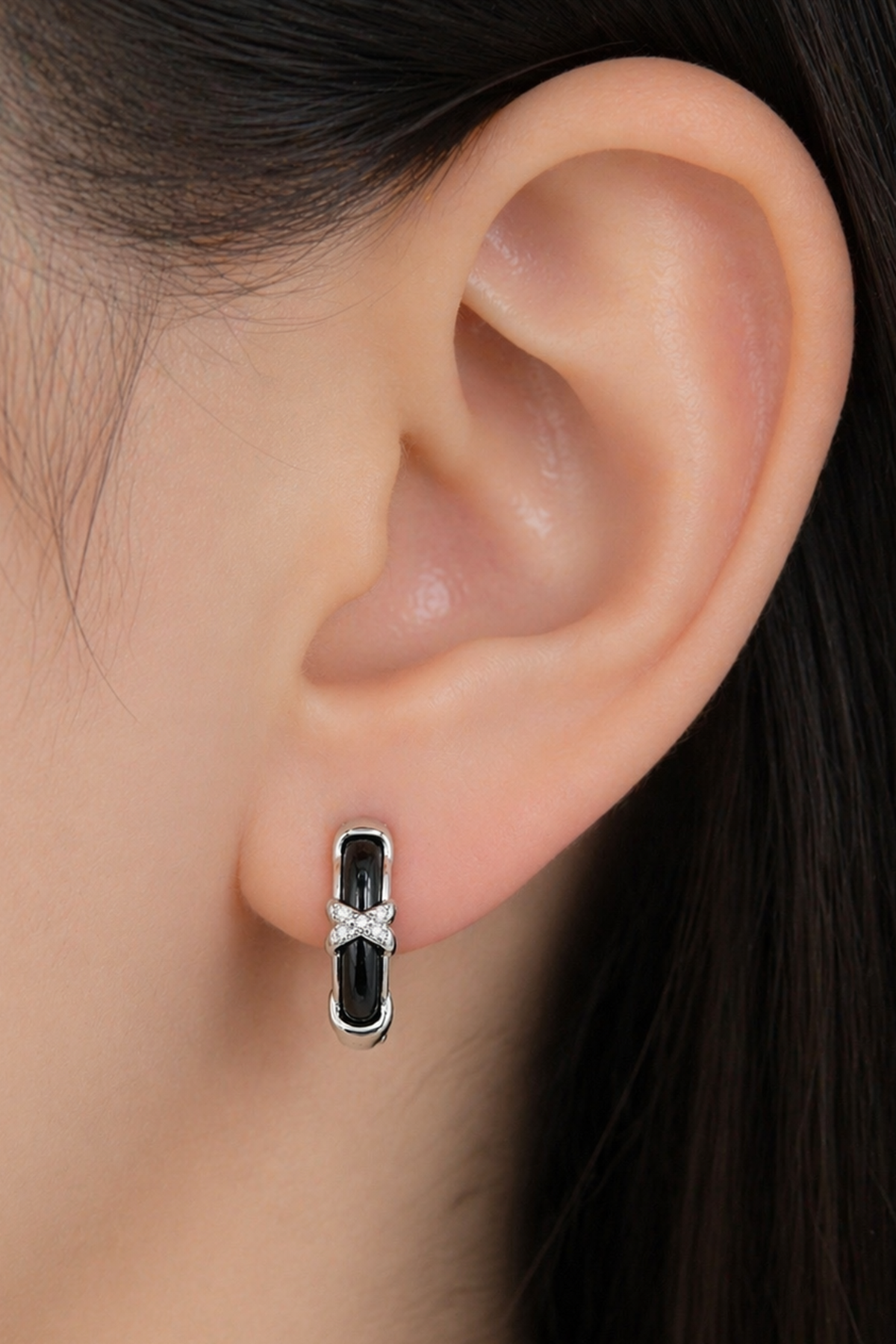 Gümüş Renk Siyah Taş Detaylı Xuping Küpe (Çift)