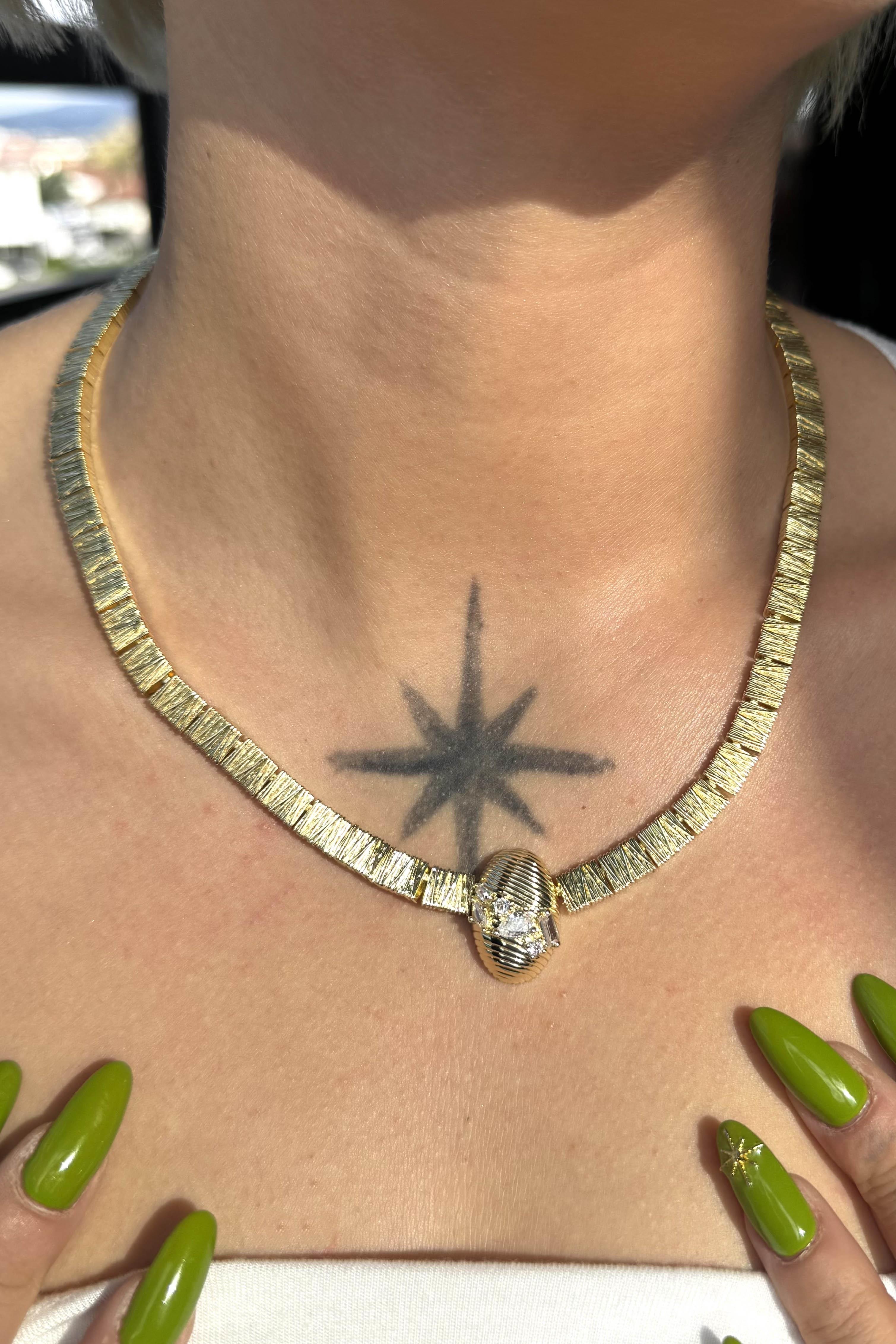 Altın Renk Taş Detaylı 14K Altın Kaplama VİP Kolye