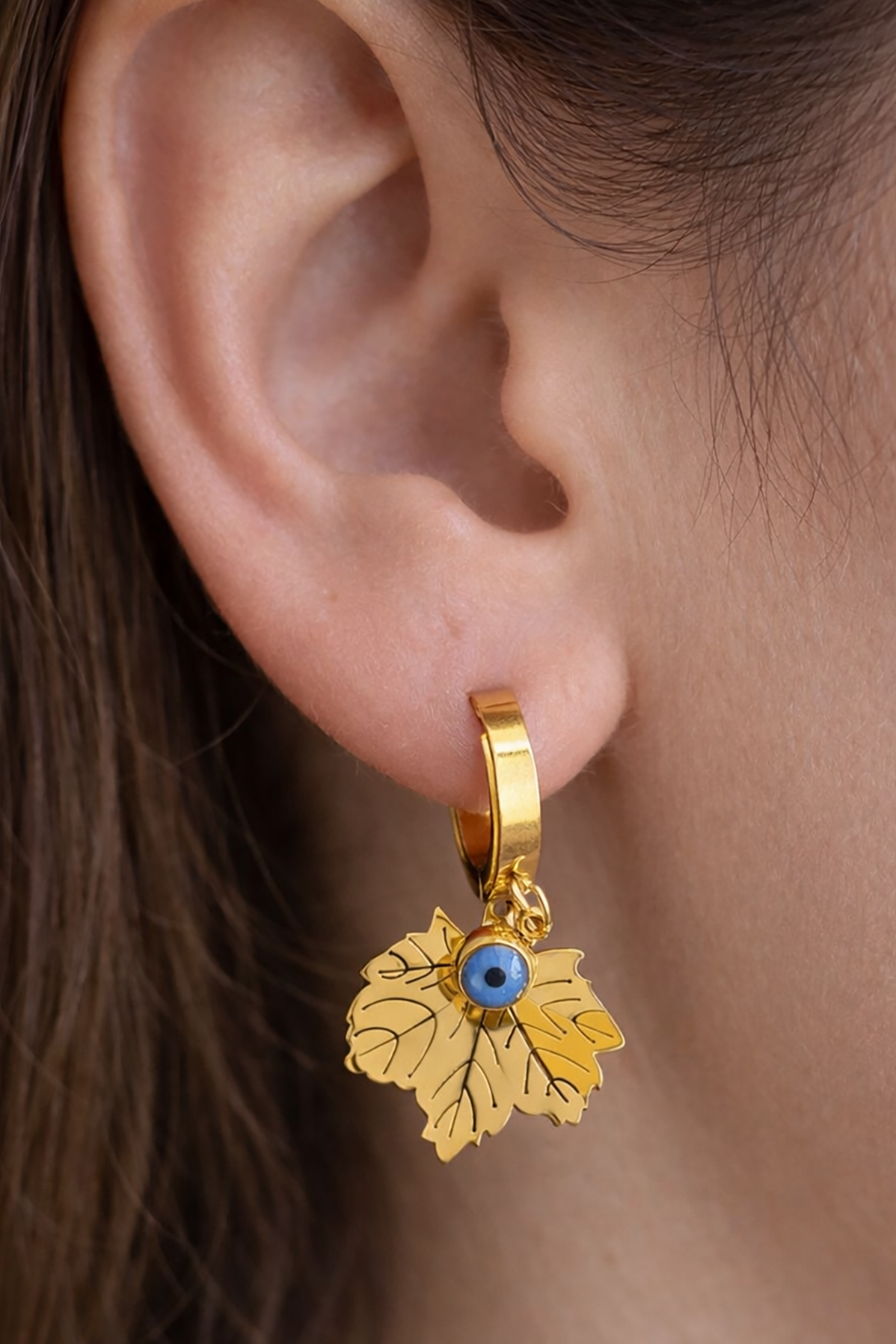 Altın Renk Yaprak Detaylı Çelik Küpe (Çift)