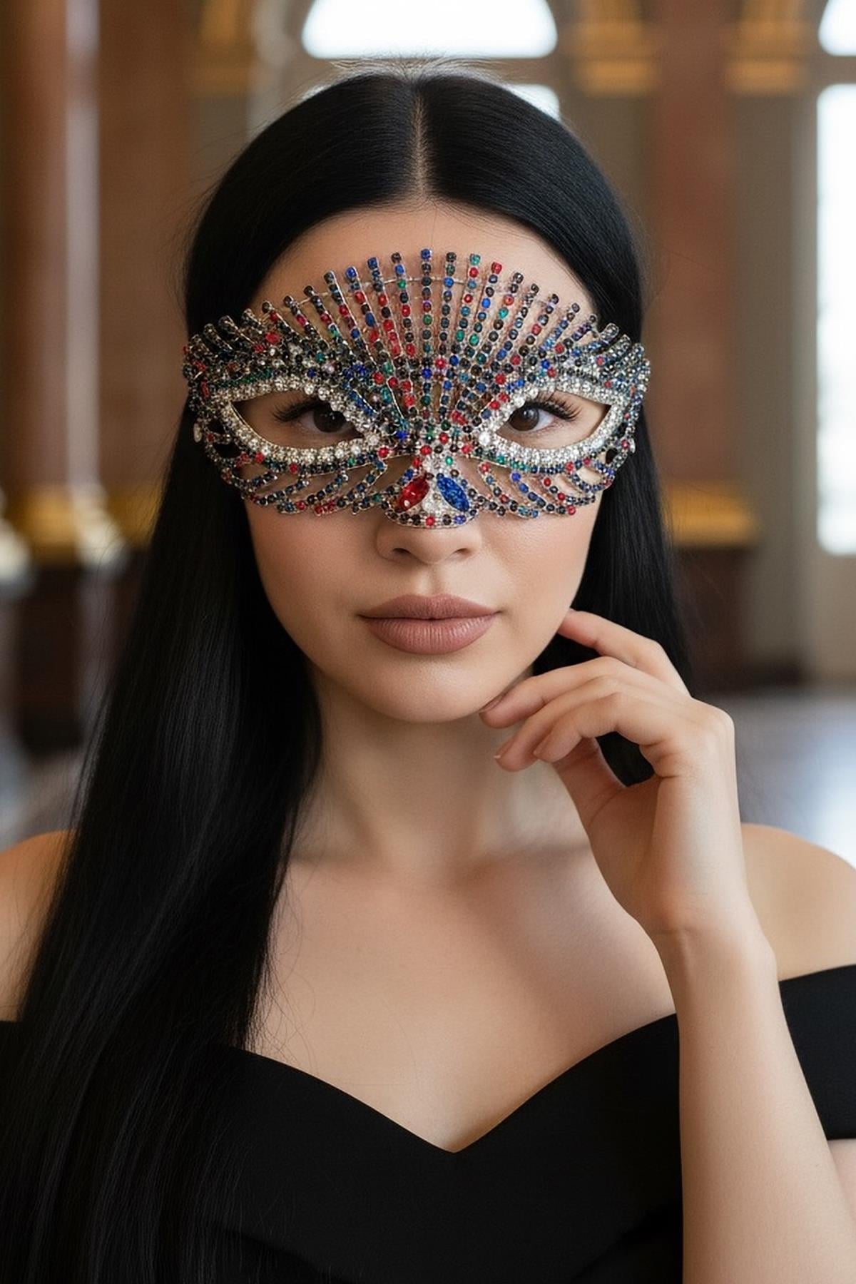 Gümüş Renk Karışık Taş Detaylı Tasarım Parti Maskesi