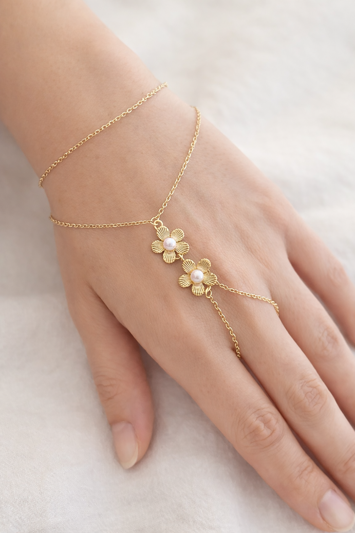 Altın Renk Taş Detaylı Çelik Şahmeran